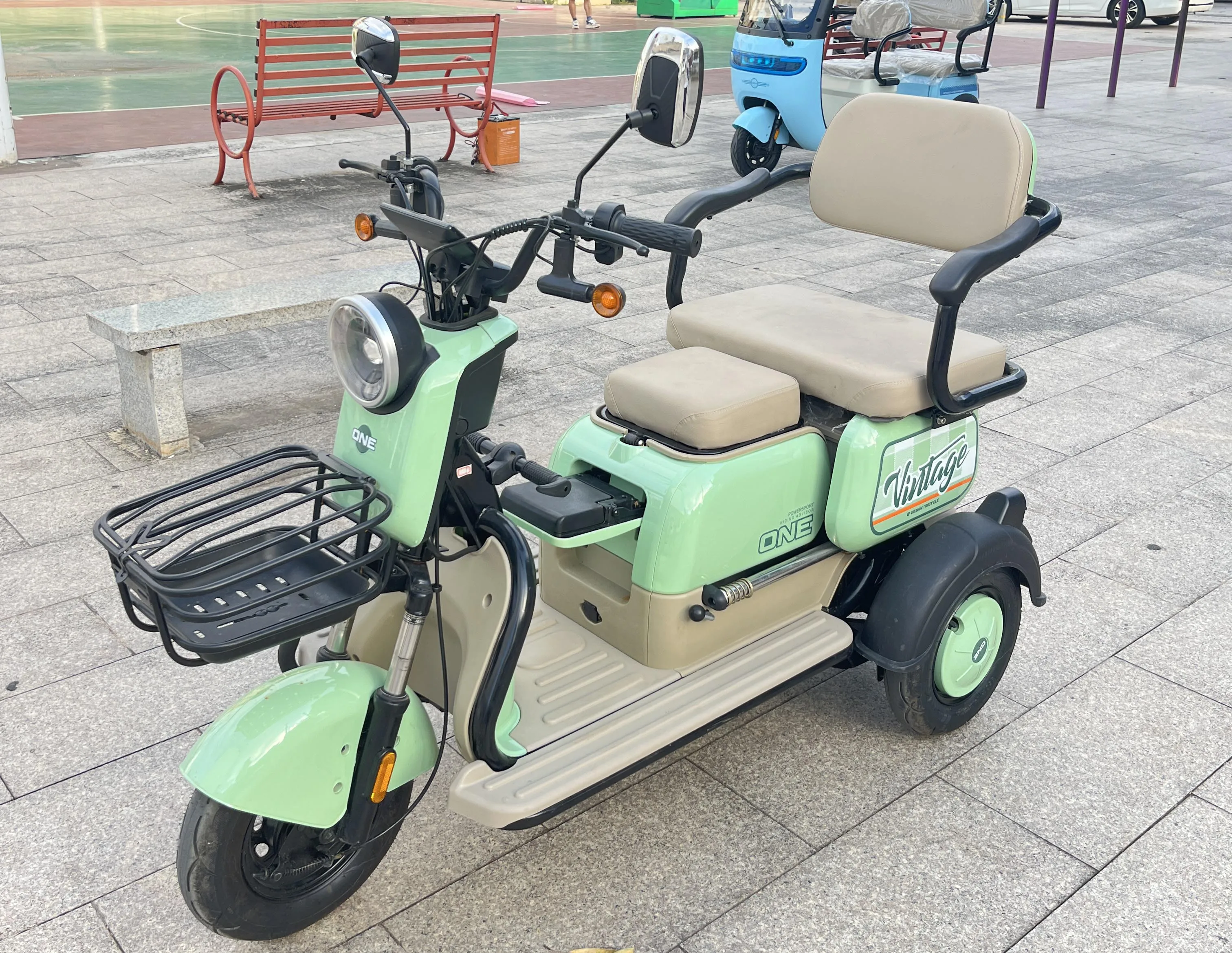 China-Made Leisure Electric Tricycle Open-Body 3-Wheel Rickshaw Cargo Bike for Adults with 48v 60v Options electric rickshaw