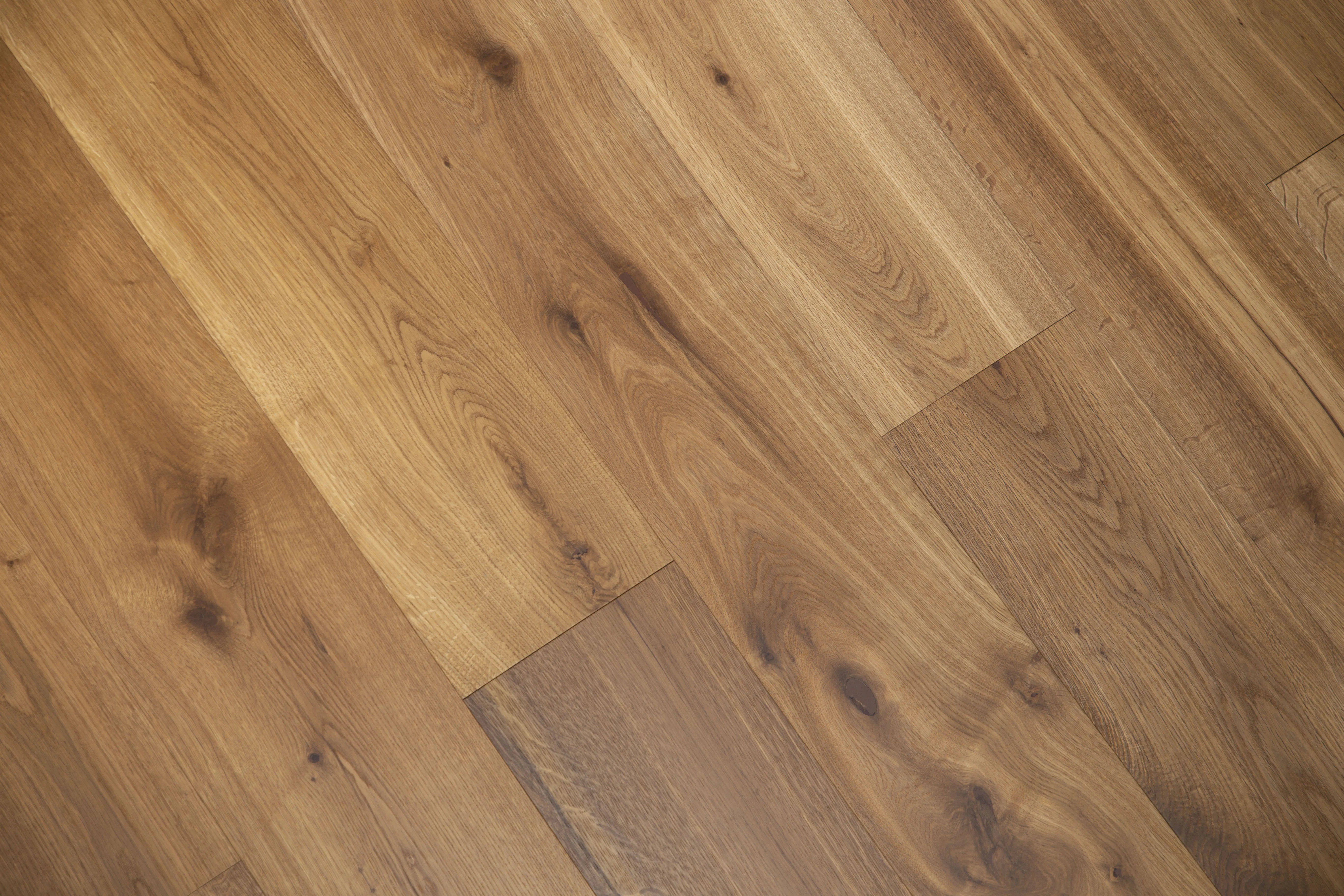 Villa/ hotel/ apartment  European white oak 3-layer engineered flooring 15/4*242*2210 saw cut Smoked Color Pine nut