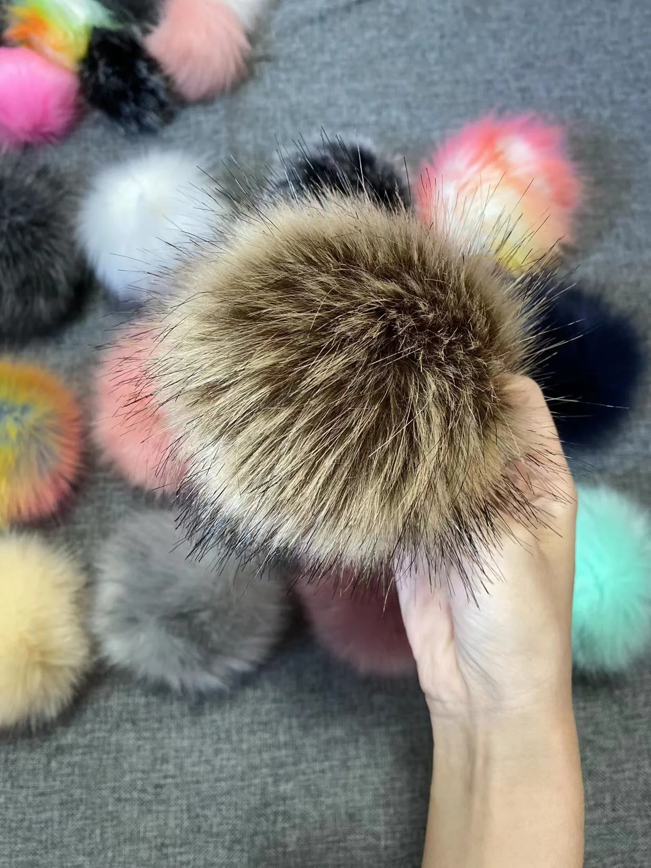 Custom fuzzy 15cm 18cm large faux animal fur pom balls with press button for decoration beanie shop OEM DIY fluffy fur snap poms