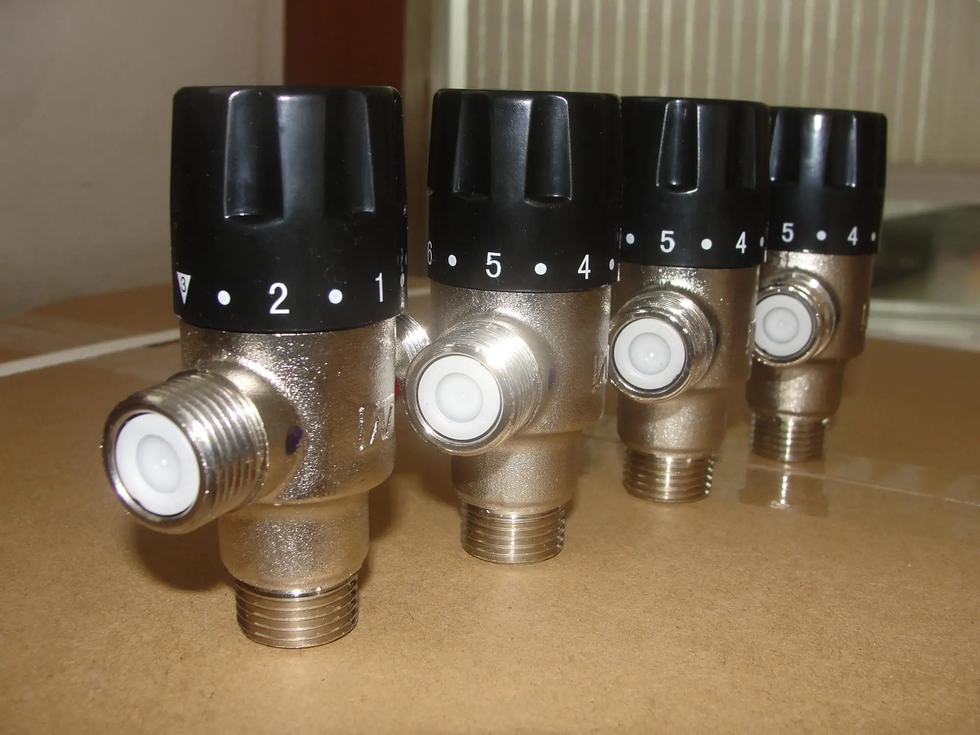 THERMOSTATIC MIXING VALVE WITH CHECK VALVE Solar Water Heater Parts