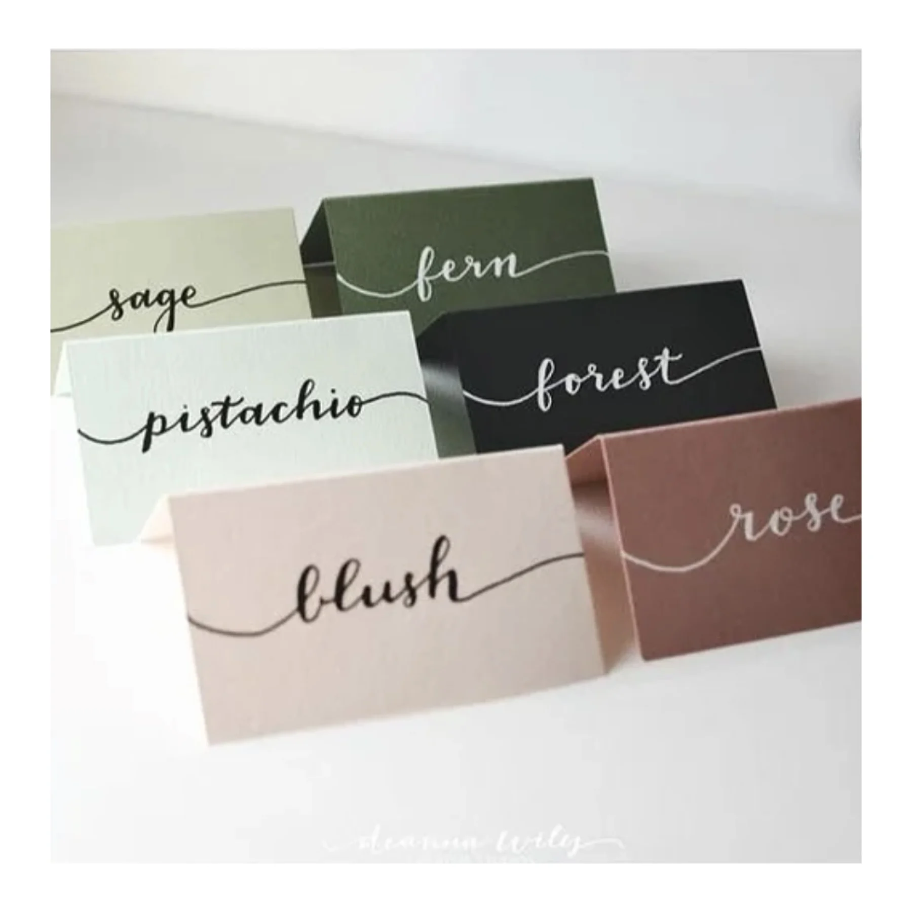 Low Price Custom Printed Luxury Elegant Place Cards Wedding Banquet Table Numbers Place Card with Gold Foil Border