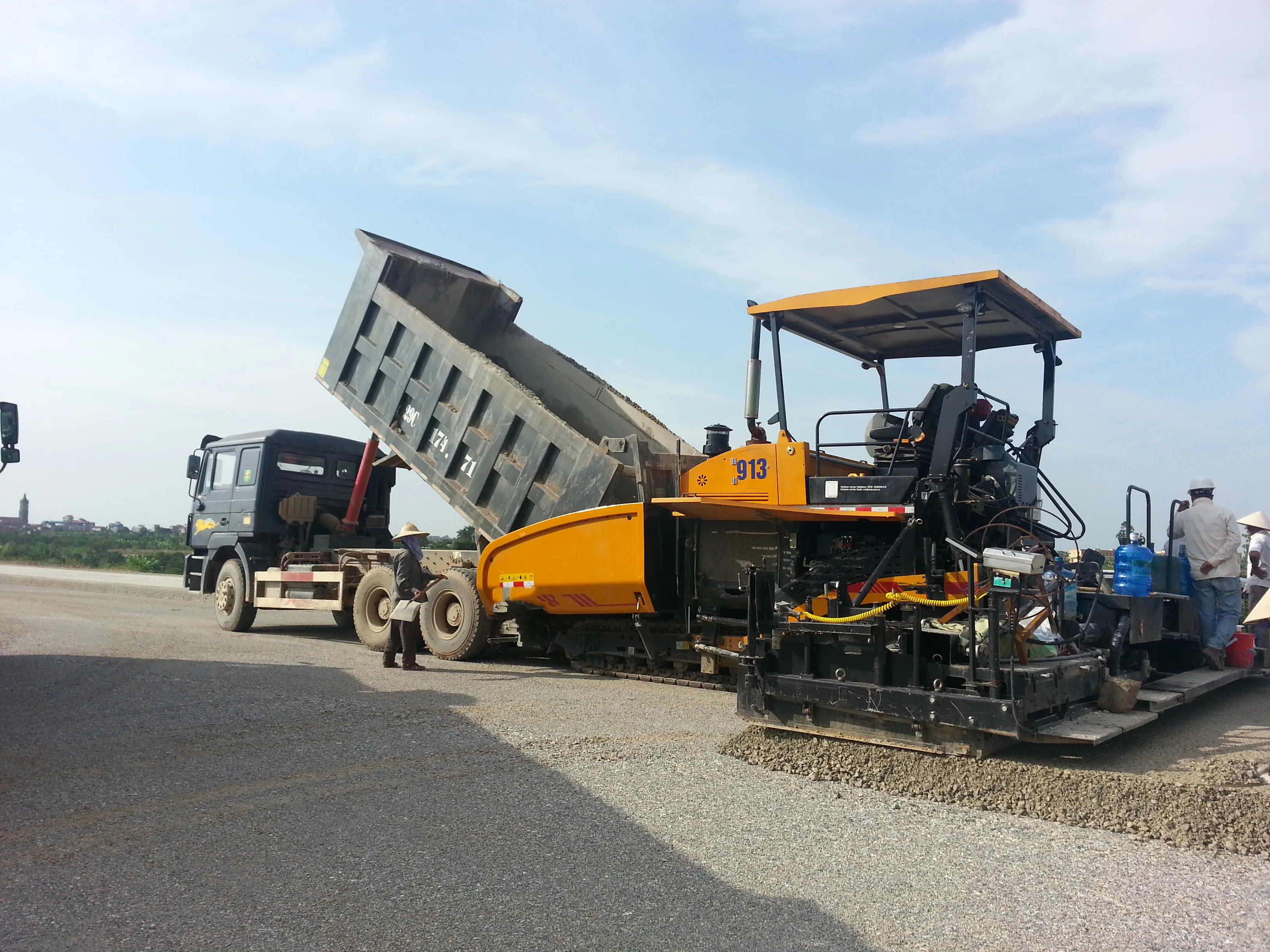 good performance 6m paving width asphalt paver SAP60C-8