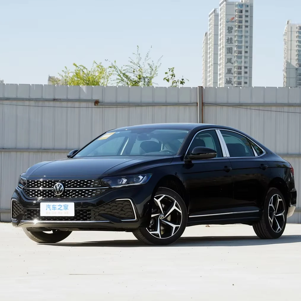 Volkswagen Pssat Made in China 350N.m 2.0T Motor with 210km/h High Speed 5seats Sedan