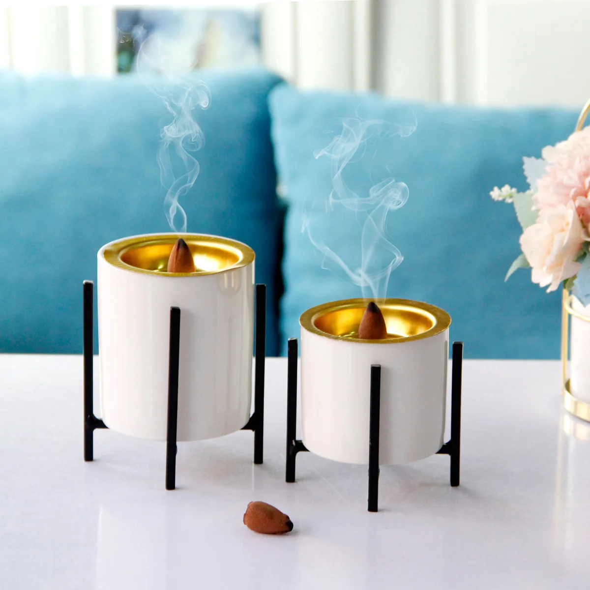 Simple modern ceramic Middle Eastern Arabic festival handheld metal incense burner black stand