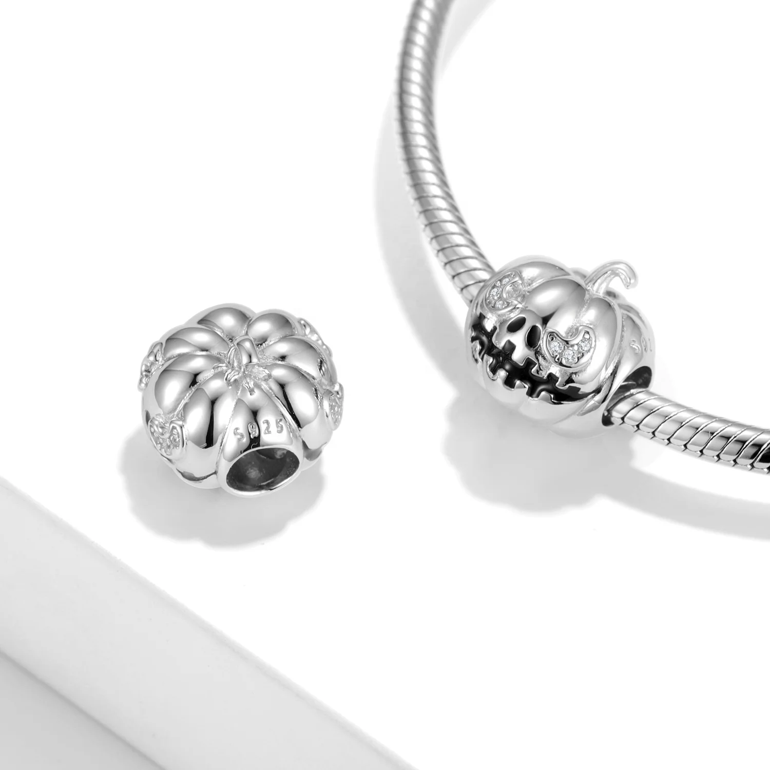 Halloween Themed Pendants Charms Evil Pumpkin Bat Skull 925 Silver Fine Pendant Fit Original Bracelet Jewelry custom logo Charm