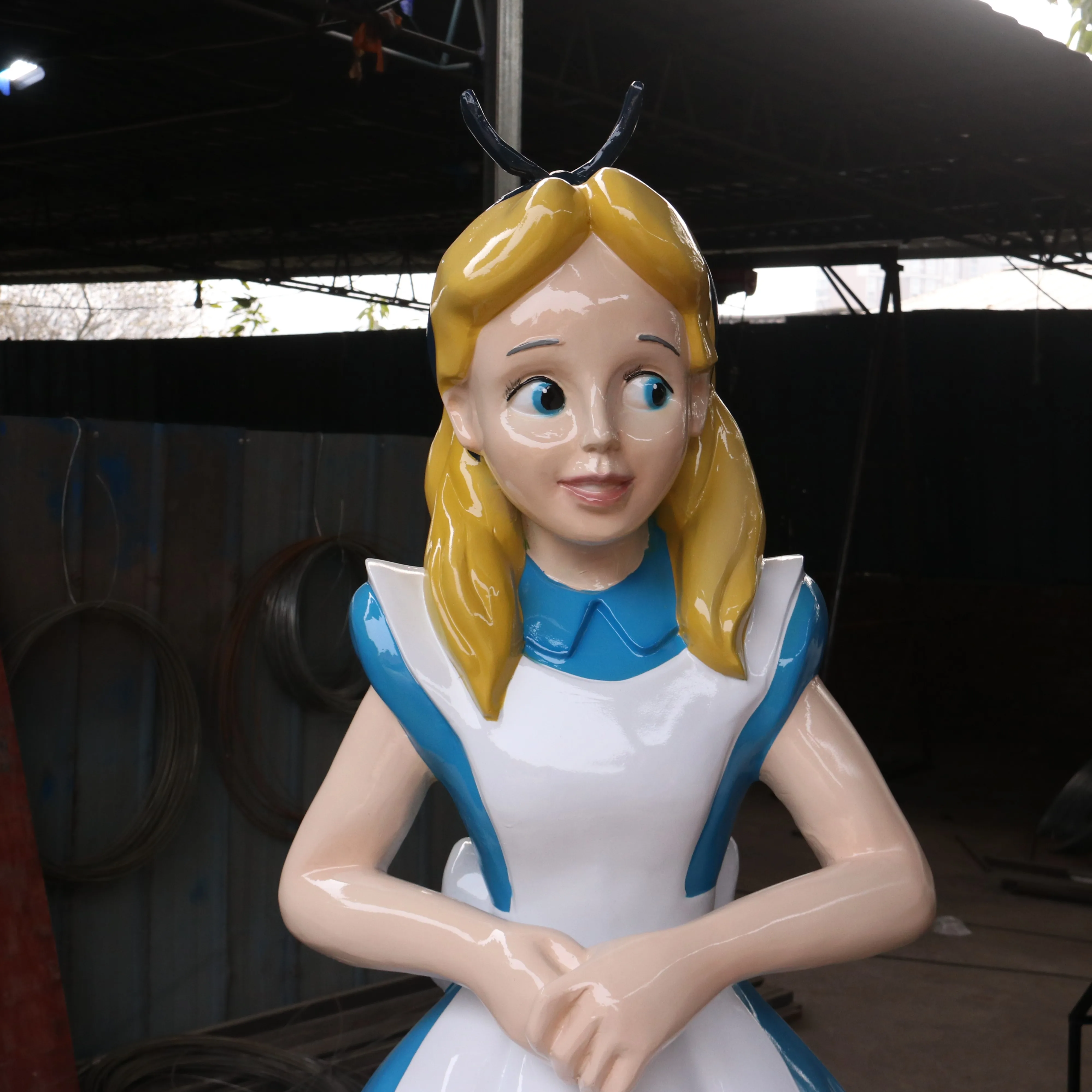 Поддержка персонализированного украшения тематического парка, мультяшный персонаж из большого стекловолокна, скульптура принцессы