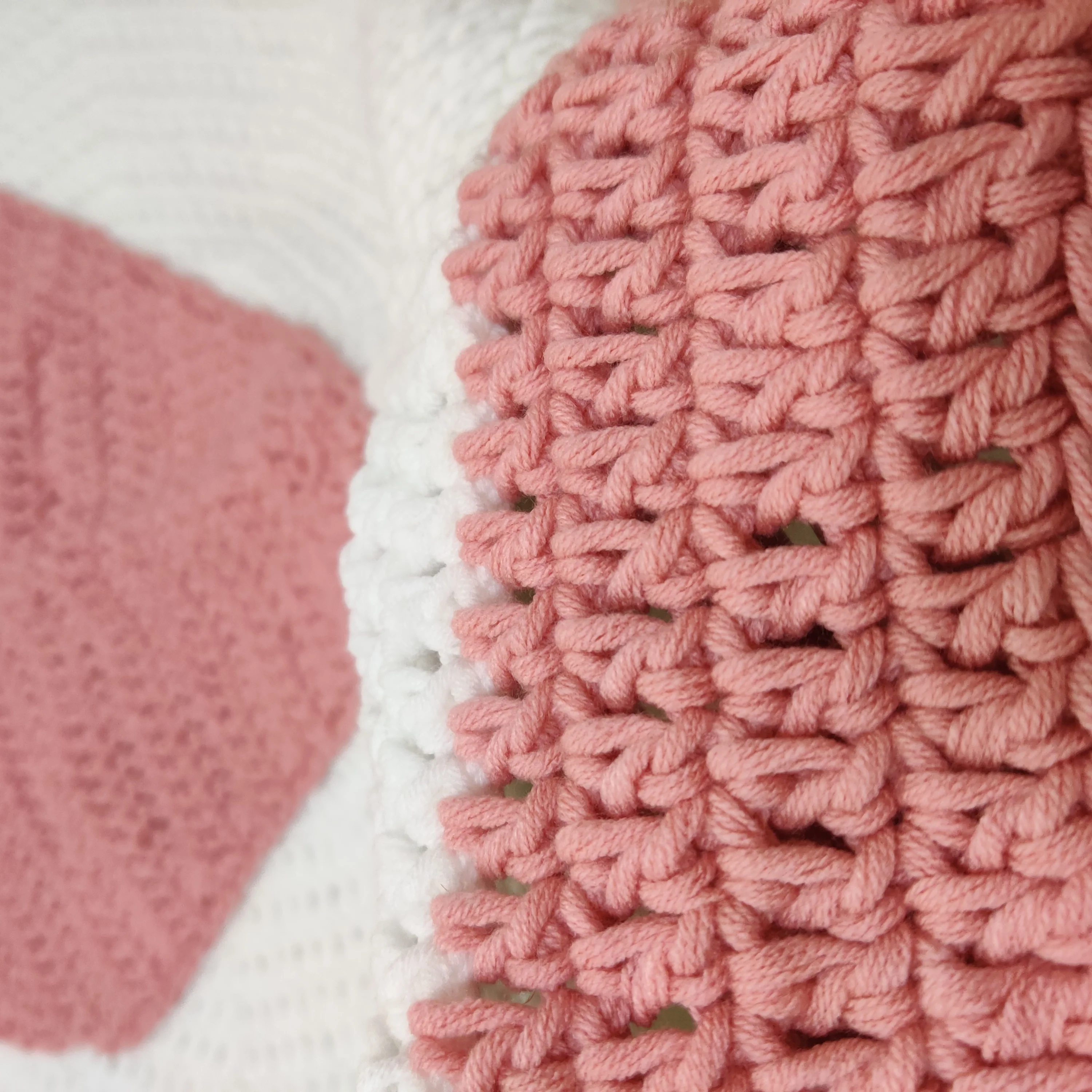 Factory-direct Handmade Crochet round heart floor pompom blanket rug playmat for baby