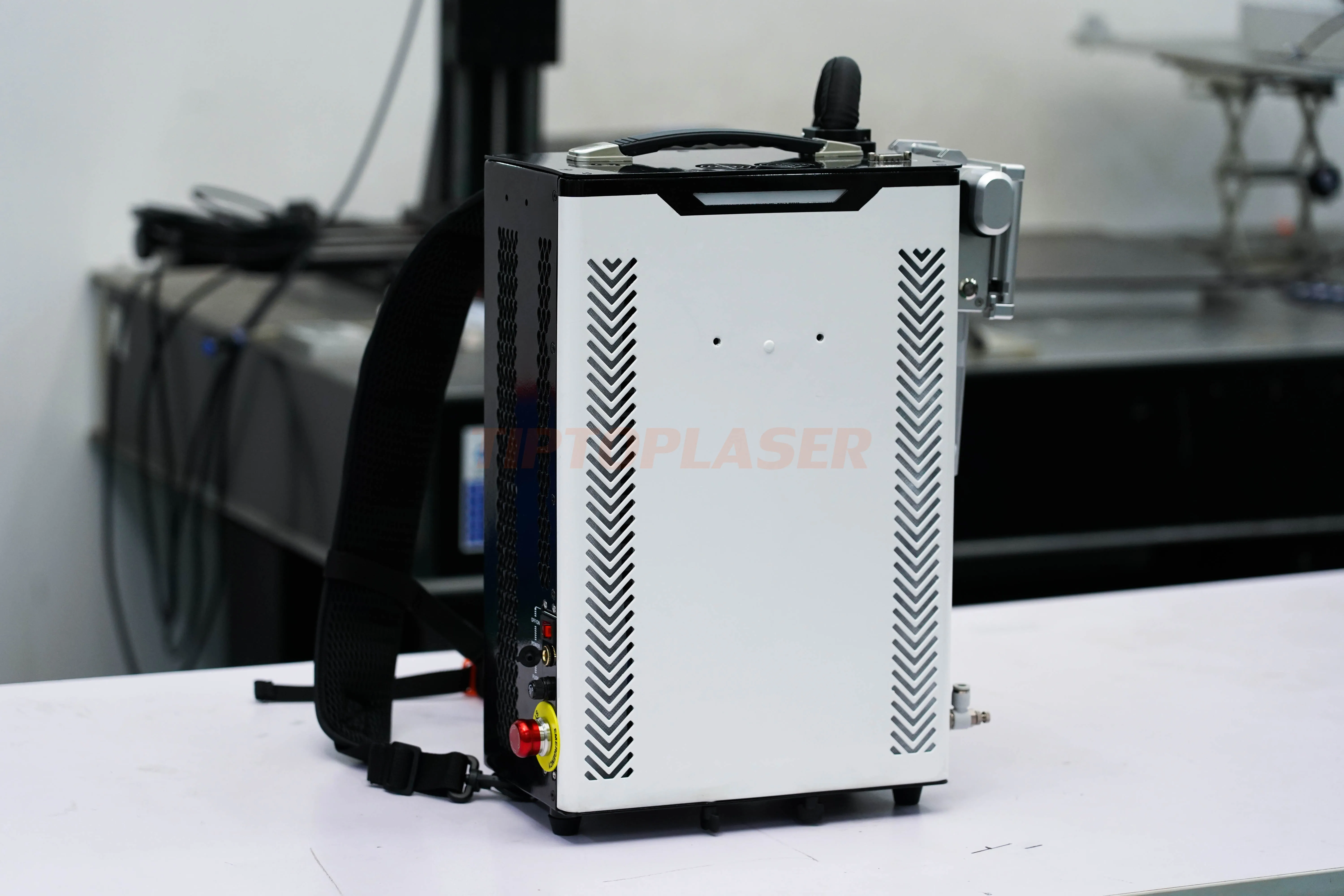 200W 300W Factory Best price pulse laser cleaning machine with battery portable lazer rust paint cleaner 2024 new product