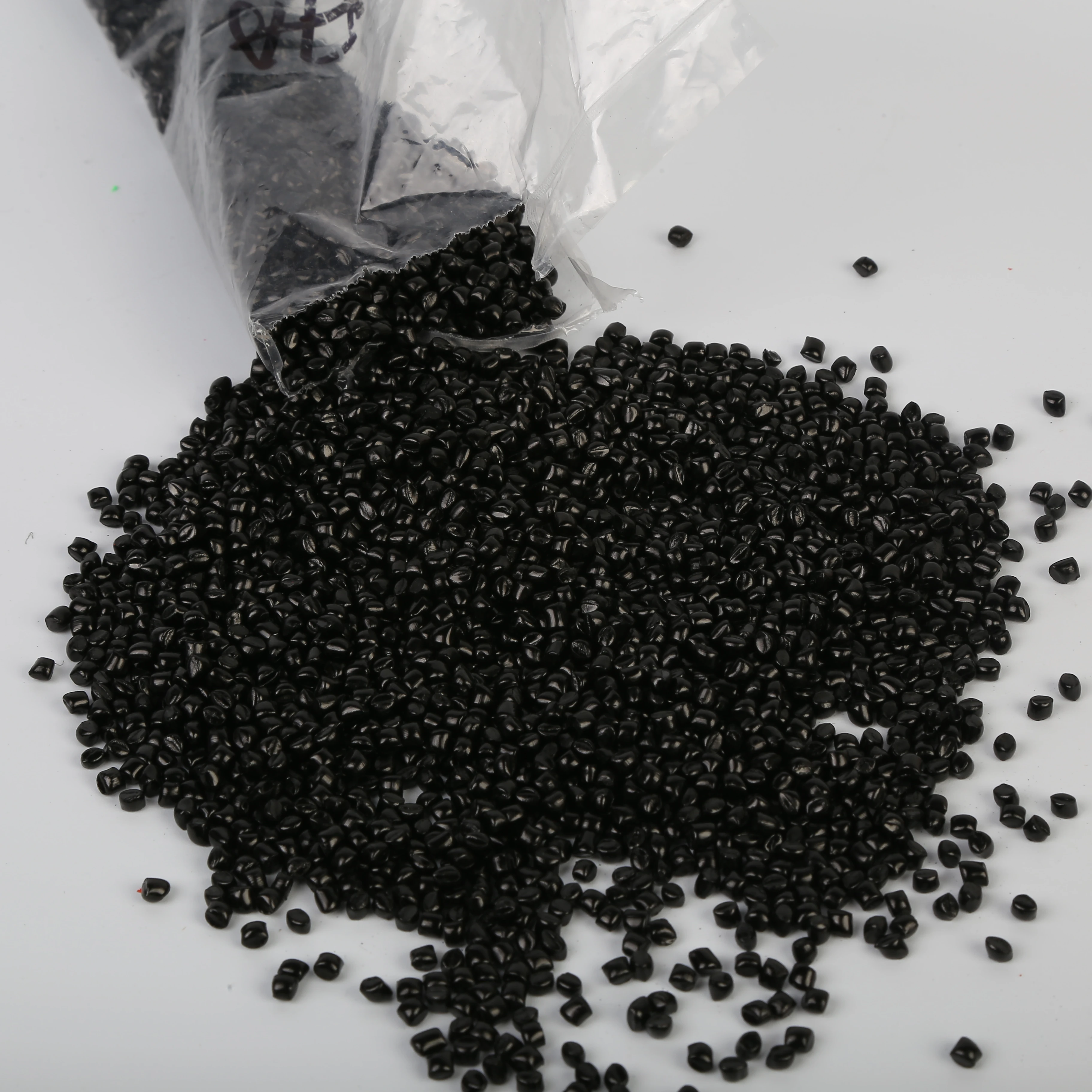 black masterbatch for injection or blow molding
