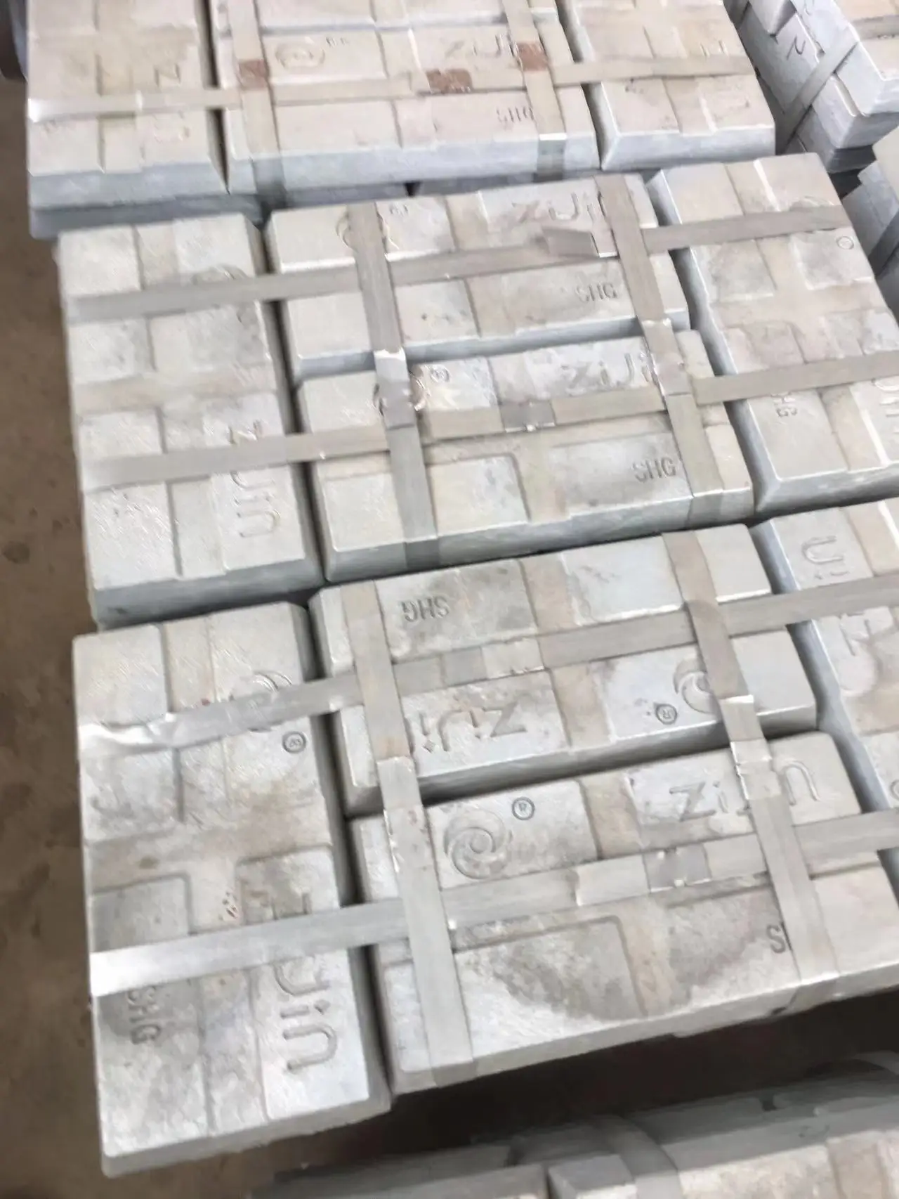 Factory Price Metal Ingots Durable and Useful Zinc Ingot 99%