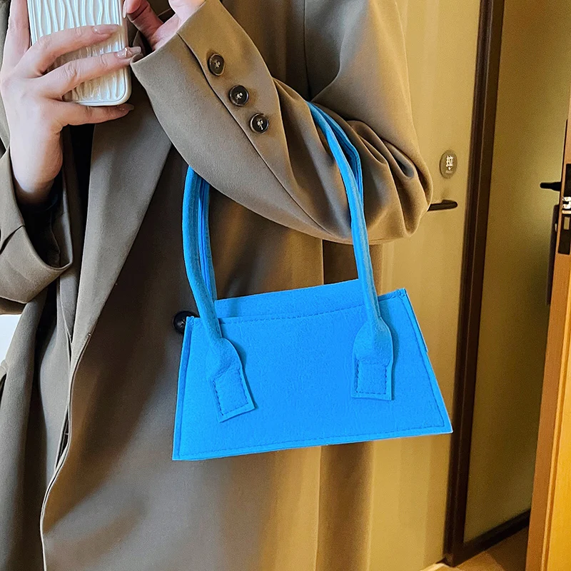 2023 new arrivals yiwu market products felt cloth bags China wholesale Fashion luxury handbag for women cheap flap dust bag