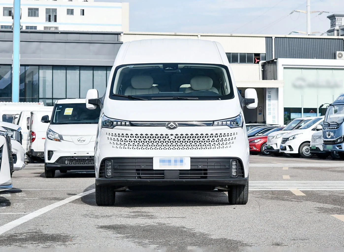 High Speed 130km/h Light Bus SAIC Maxus Xintu EV70 Electric Mini Bus Issued in Stock