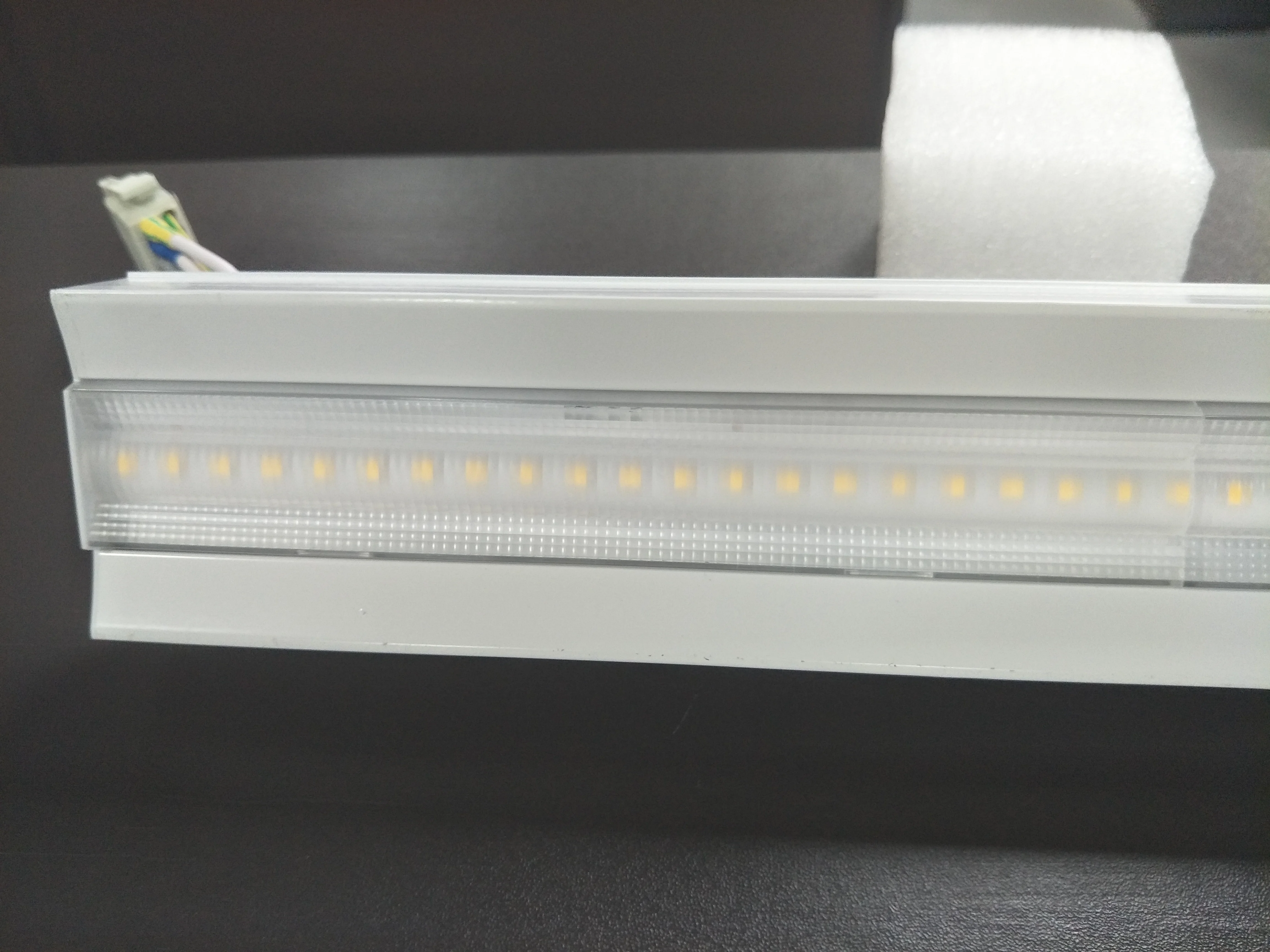 
TRIECO Tool Free Modular Led Gymnasium Warehouse Light Retrofit Module For Linear Light System 