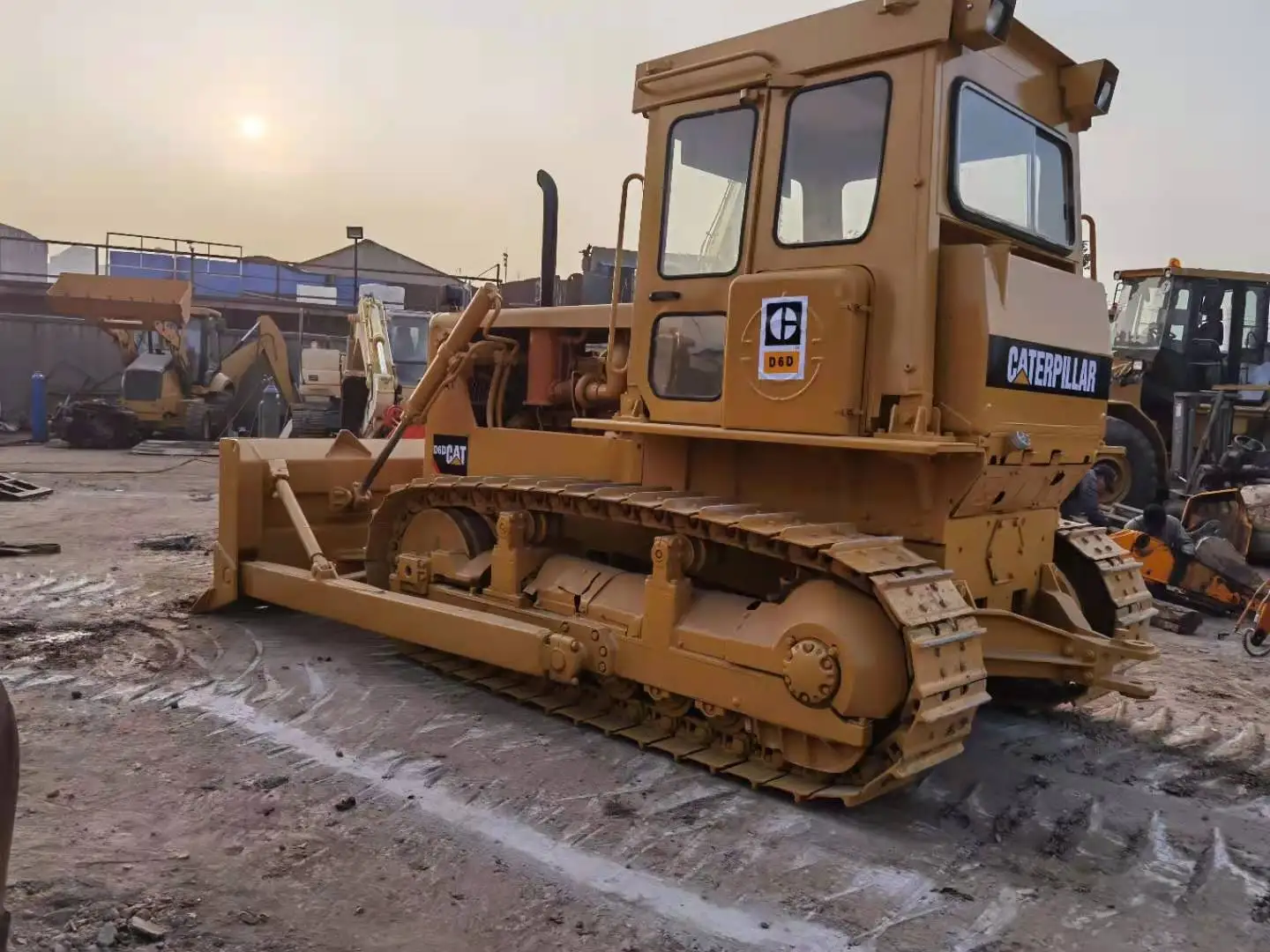 Origin Japan Used Bulldozer CAT D6D at low price Hydraulic construction machine Caterpillar CAT D6D Used Bulldozer