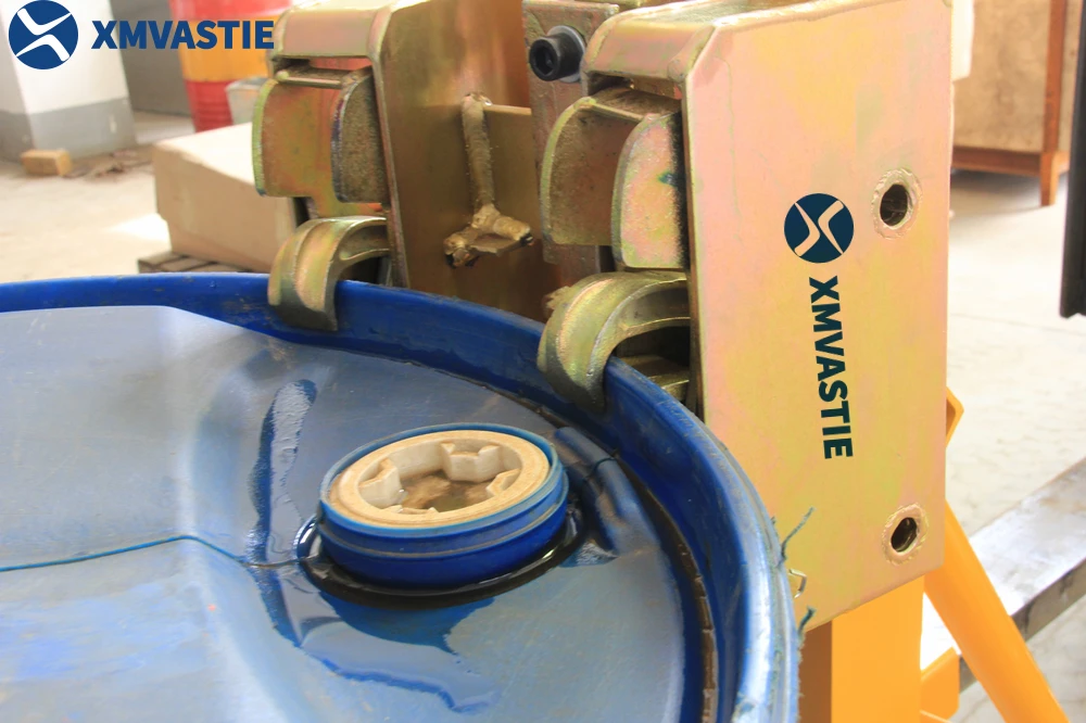 Mechanical Fork mounted drum lifter grab drum forklift with Multiple olecranon types for choose