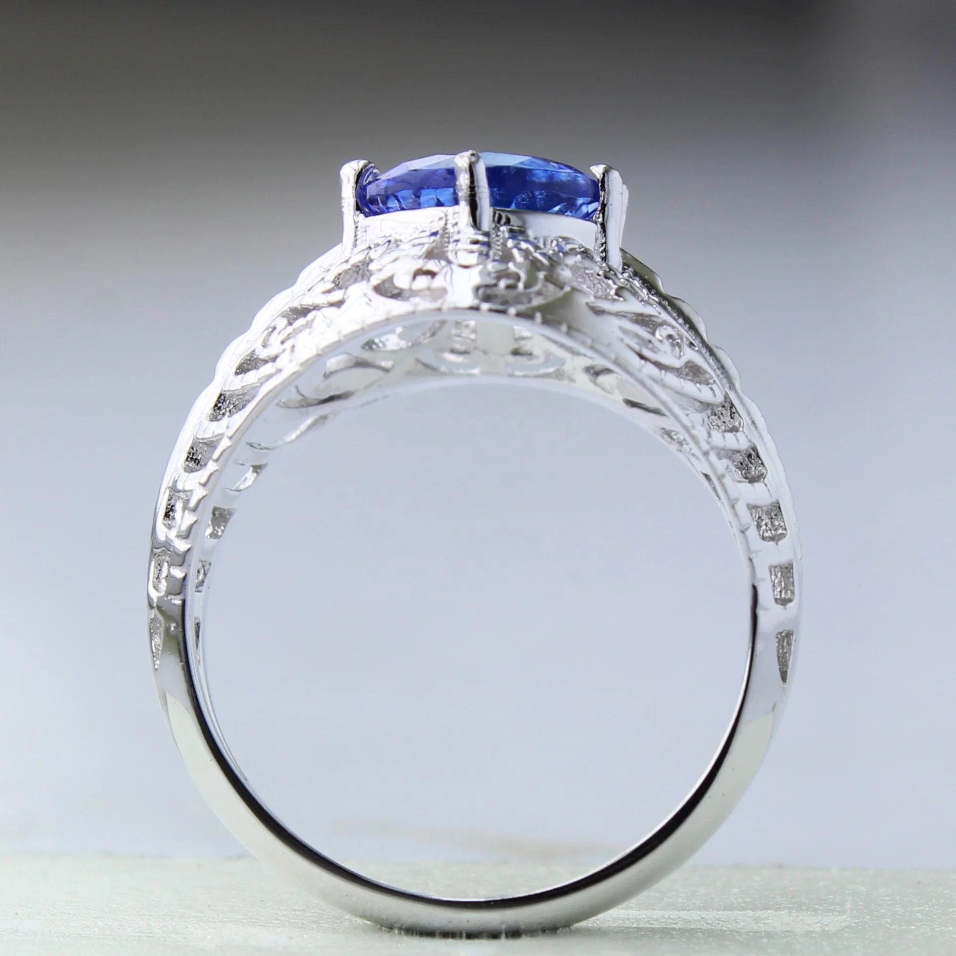 Best Fashion Trendy Jewelry Beautifully Designed High Quality Design 925 Sterling Silver Ring with Tanzanite