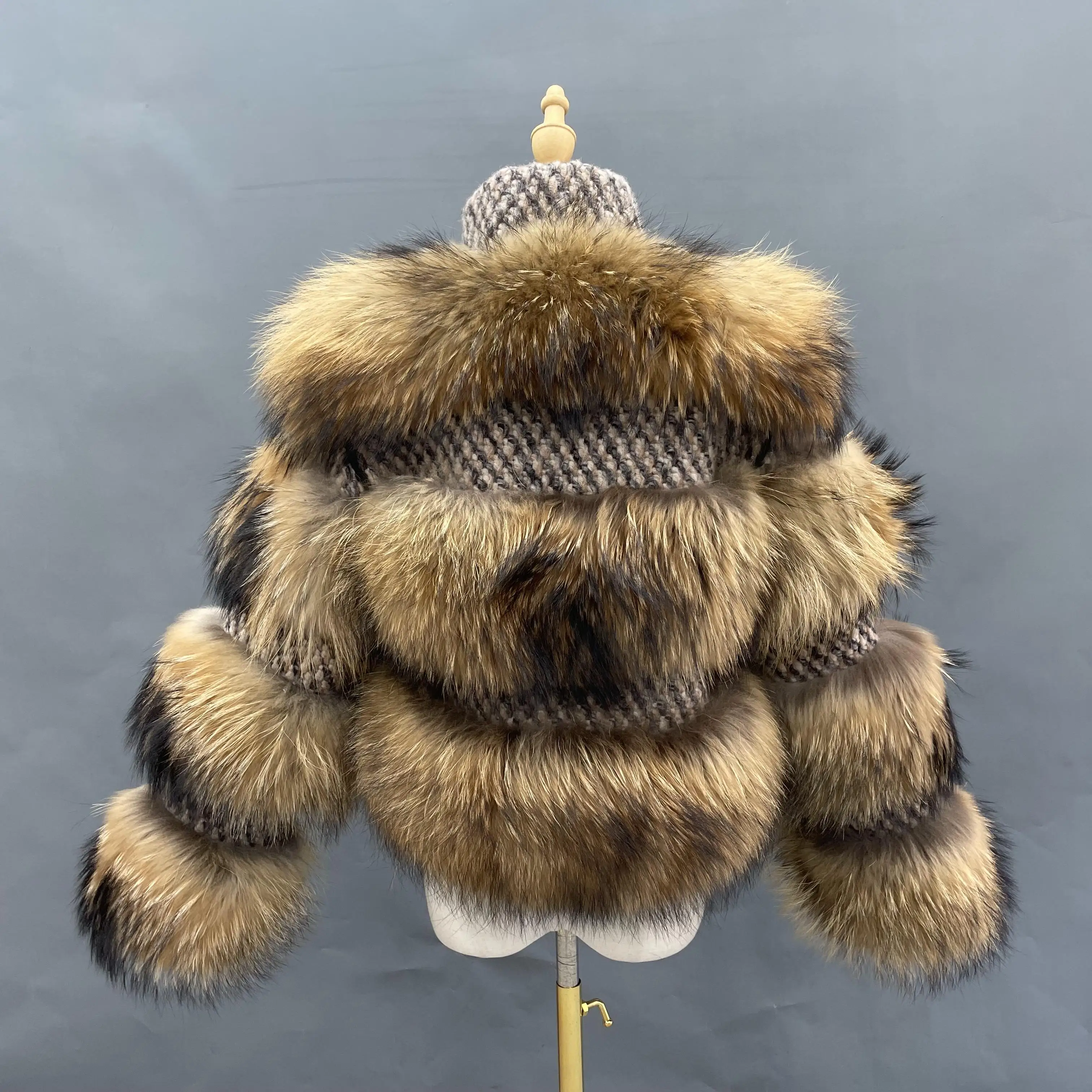 Wholesale custom winter luxury short cropped top animal fur jacket women real raccoon fur coat