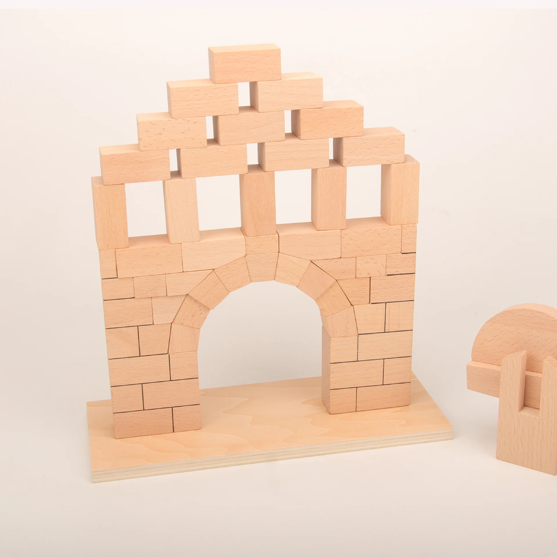 Montessori teaching  Roman arch bridge building blocks young children shape recognition of the original