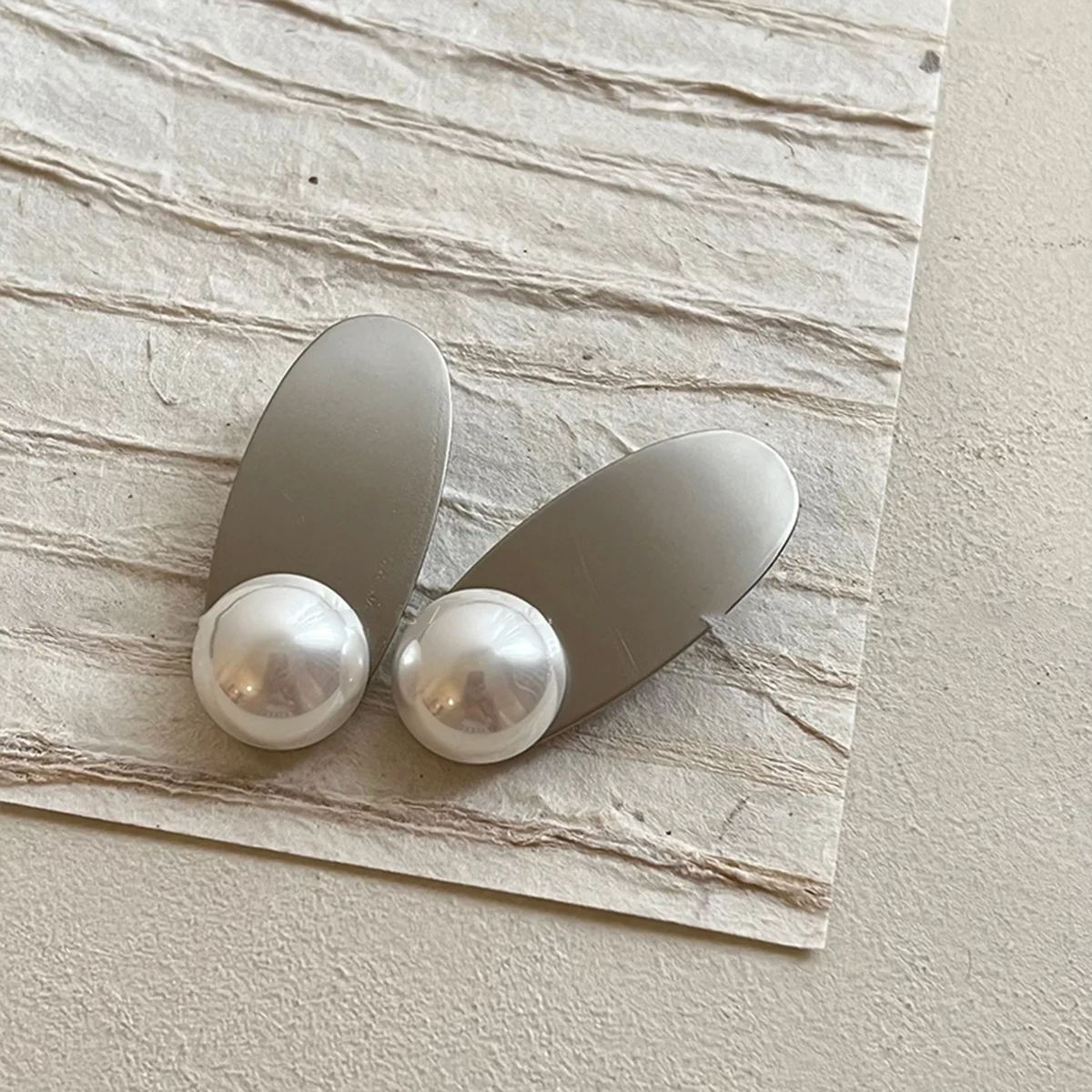 Trendy Wholesale Korean Hair Accessories Girls Hair Clips Sweet Cute Heart Pearl Metallic Silver Hair Clip