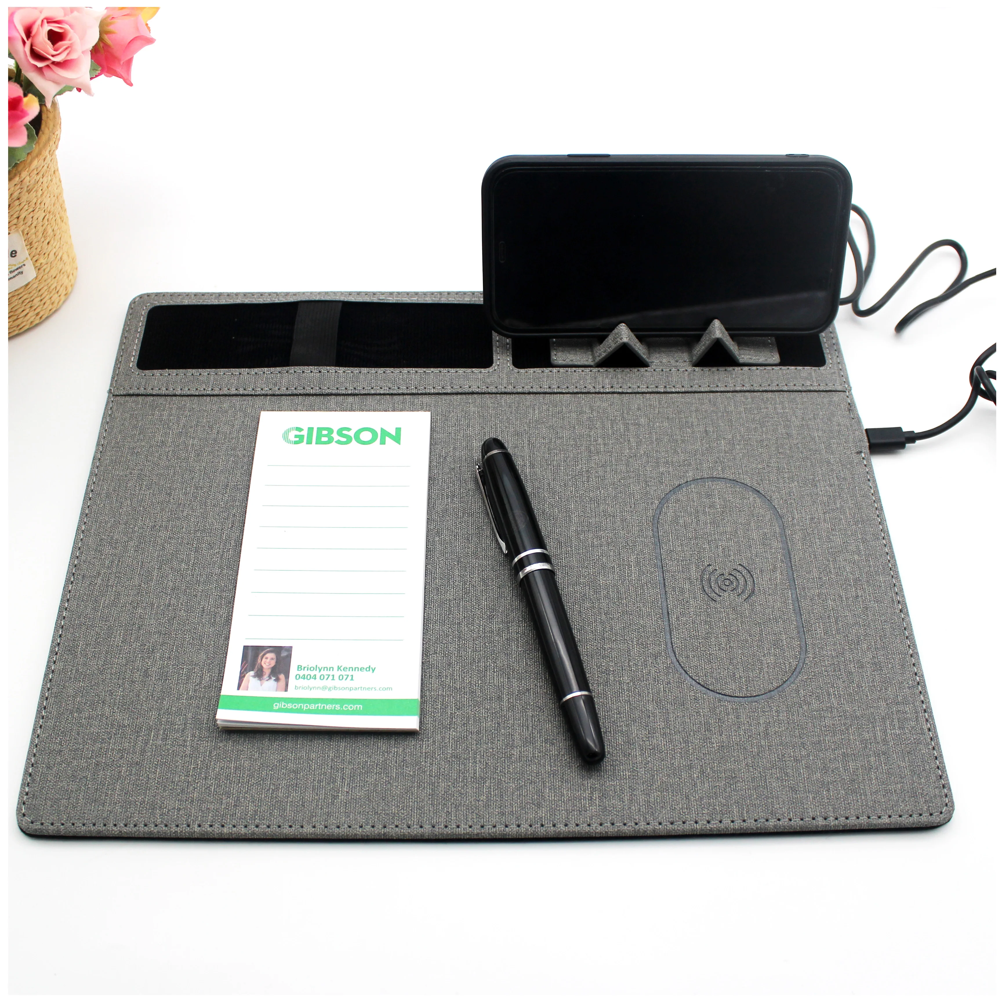 Усовершенствованный кожаный коврик для мыши с беспроводным зарядным устройством и держателем для телефона