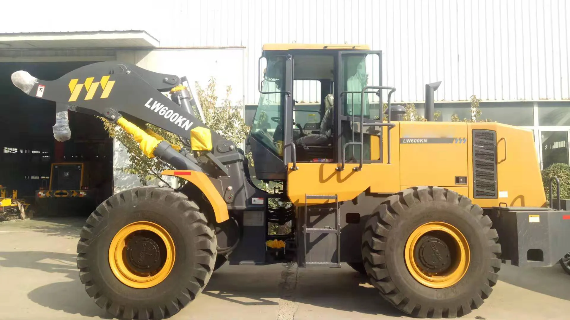 Китайский землеройный погрузчик LW600KN с 3 0 ~ 4 5 м3 двигатель Shang chai популярный в Африке