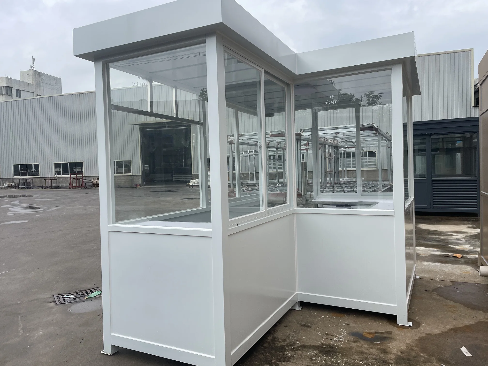 container for 200 people kiosk cabin modern  restaurant companylogo qingdao xinguangzheng steel structure steel box