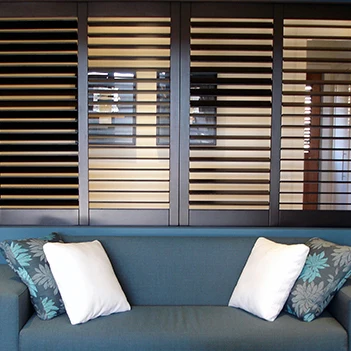 Bi-fold Style High Quality White Wooden Basswood Magnet Plantation Shutter