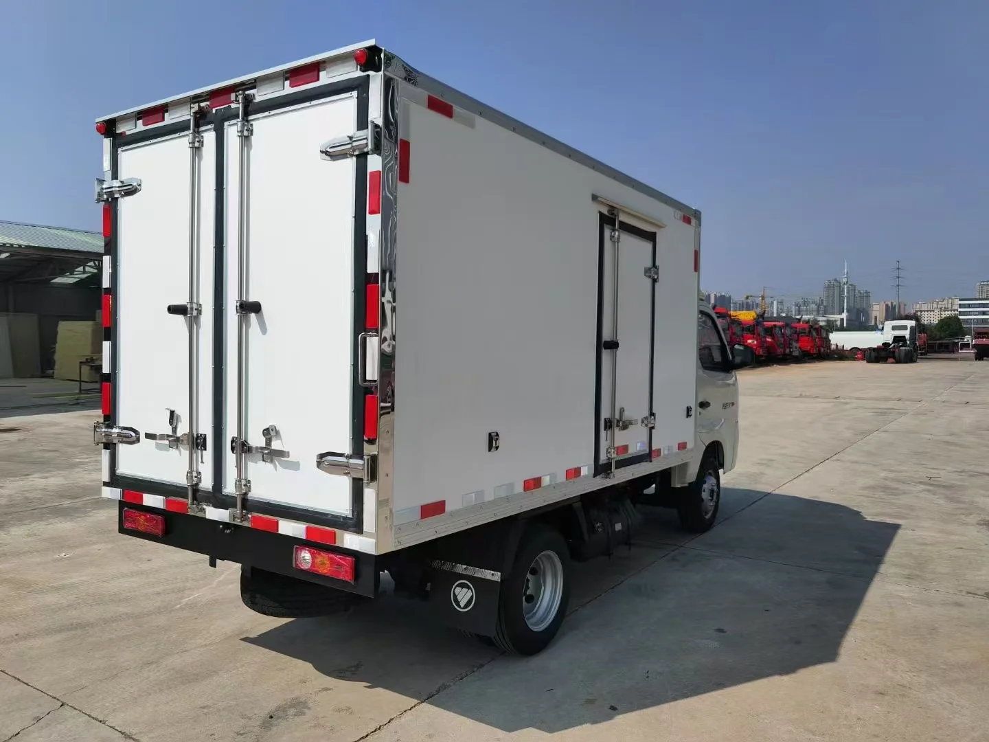 China Cheaper Price foton 3 Tons New Reefer Box Vehicles Body Refrigerator Van Truck Box