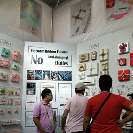  Бесплатный образец Вьетнама оптовая продажа разноцветная крафт-бумага с рисунком подарок на день рождения оберточная