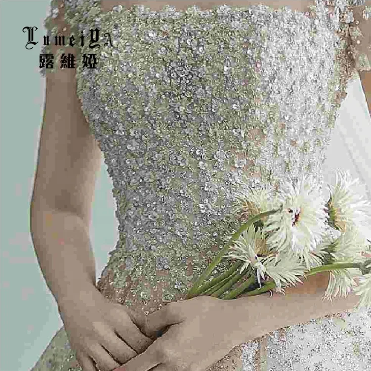 LUWEIYA Guangzhou Factory Wedding Dress Supplier Wholesale Bride Gown Short Sleeves Beading Wedding Bridal Gowns For Women