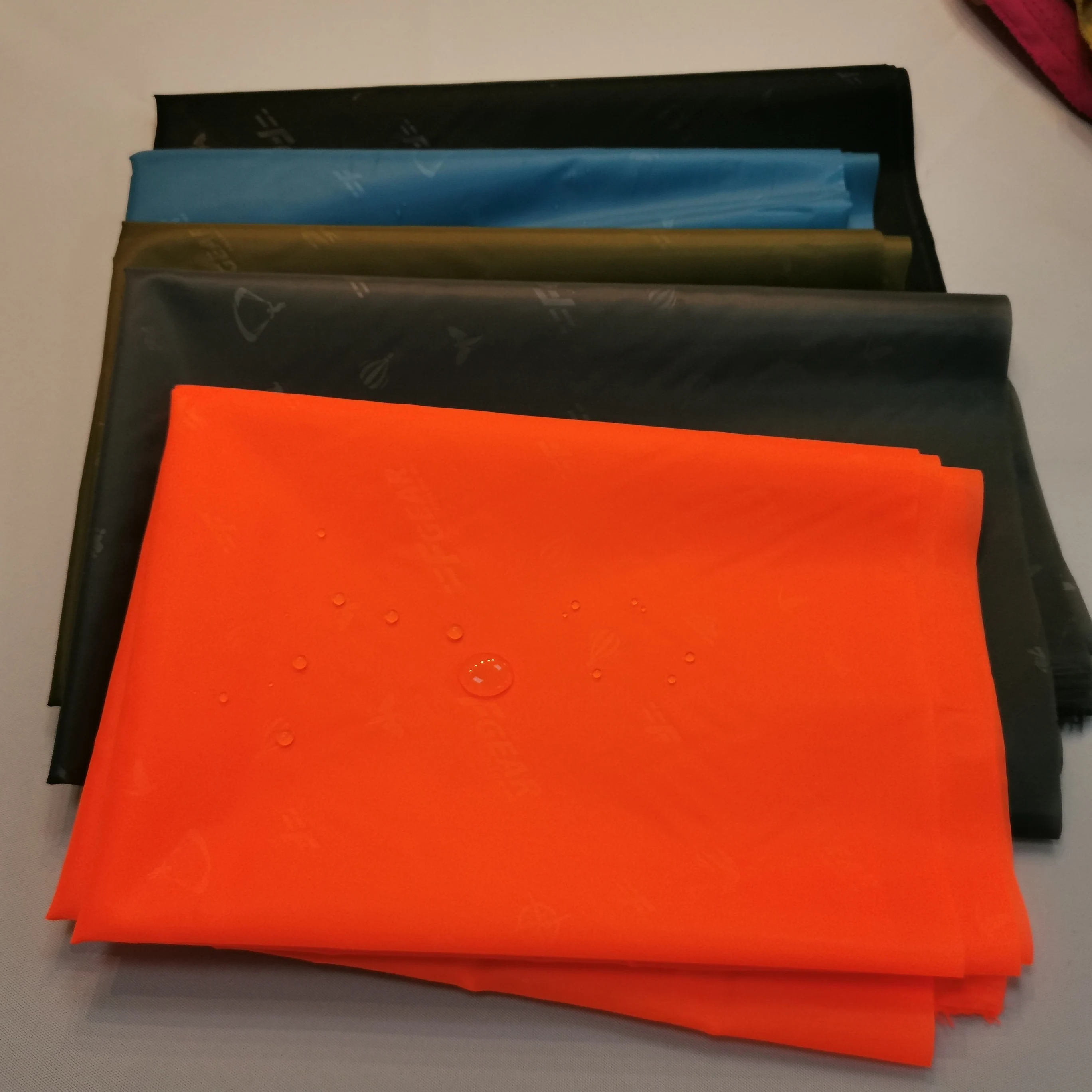 High quality woven jersey polyester jacquard with twill taffeta embossed red-crowned crane logo jacquard lining