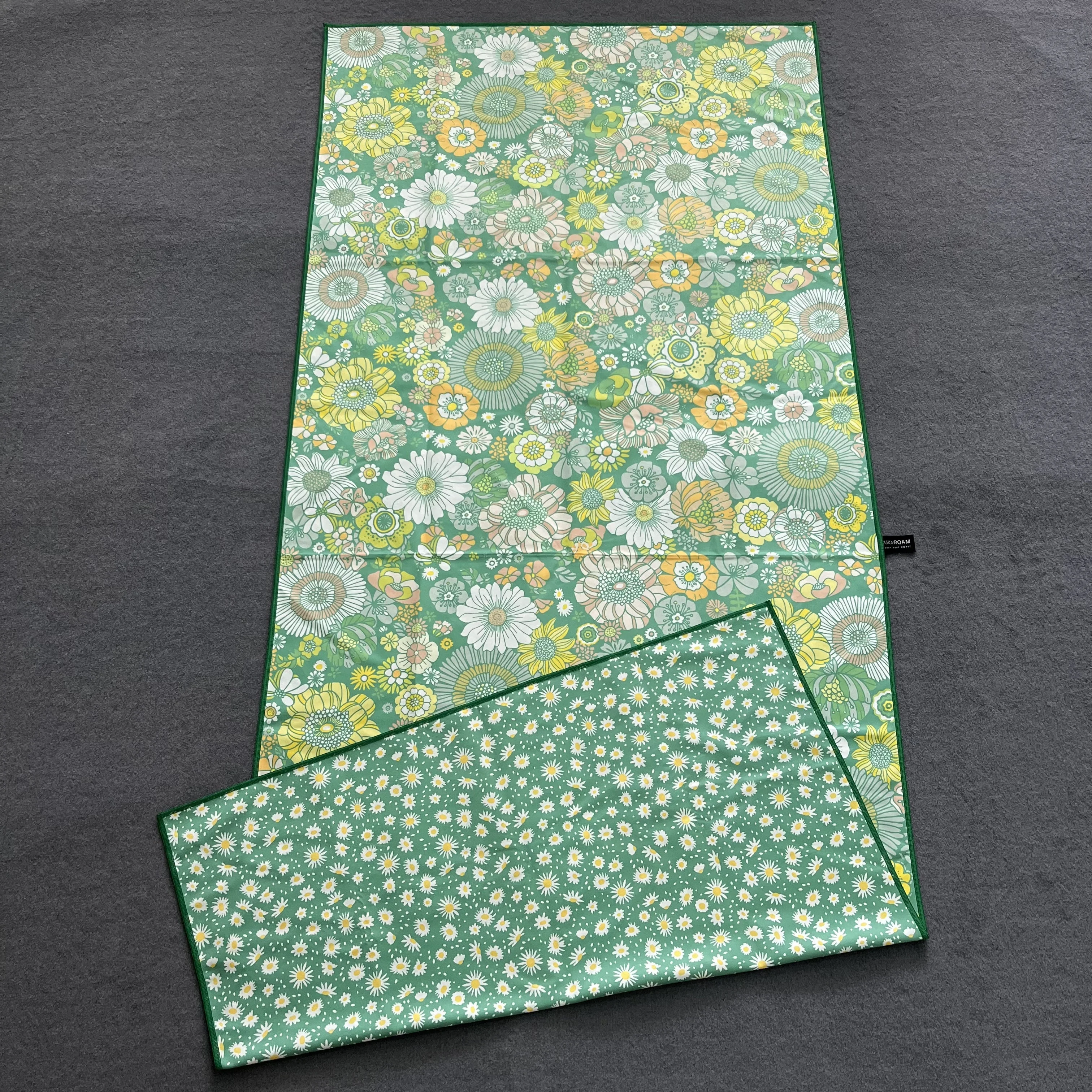 RPET Custom Printing Bottle Recycled Sand Free Microfiber Swimming Quick Dry Beach Towel