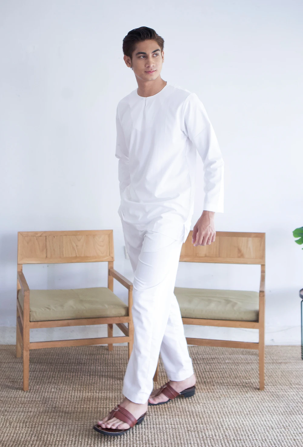 2024 Modern Fesyen Malaysia Baju Melayu Button For Men Only Kurung Men Pearl Skin Solid Shirt With Pants Oem Design