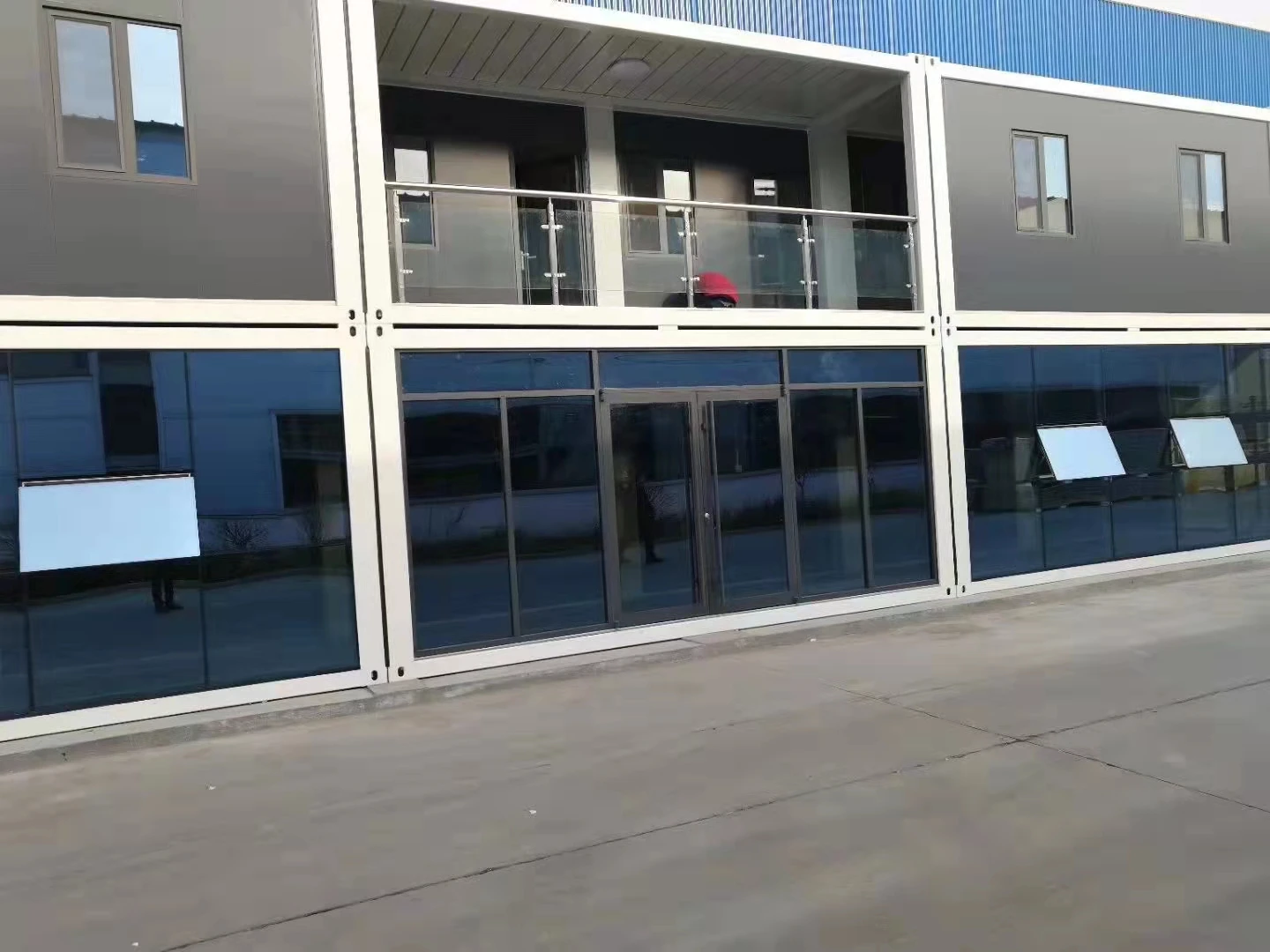 Hot Sale Ready Made Steel Structure Easy To Assemble Pre-engineered Mobile Office Prefab Container Houses 4 Rooms