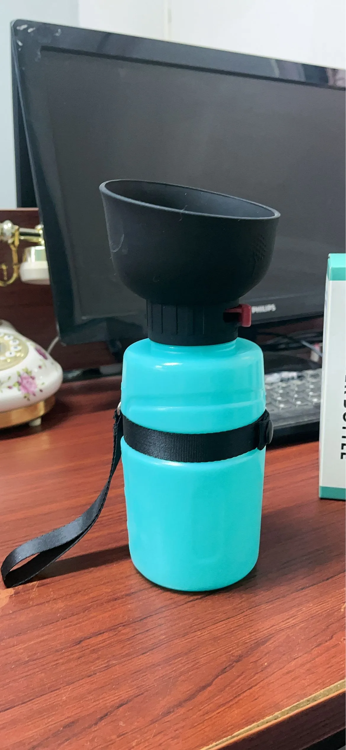 Collapsible pet dog water bottle 600ml 21oz portable leakproof squeez travel foldable Water bottle dispenser for dogs outdoor