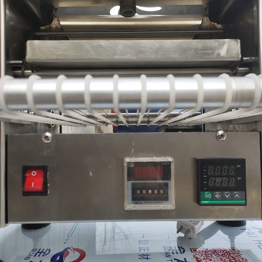 Multifunctional commercial mini tabletop electric thousand layers egg yolk pancake making mille crepe cake machine