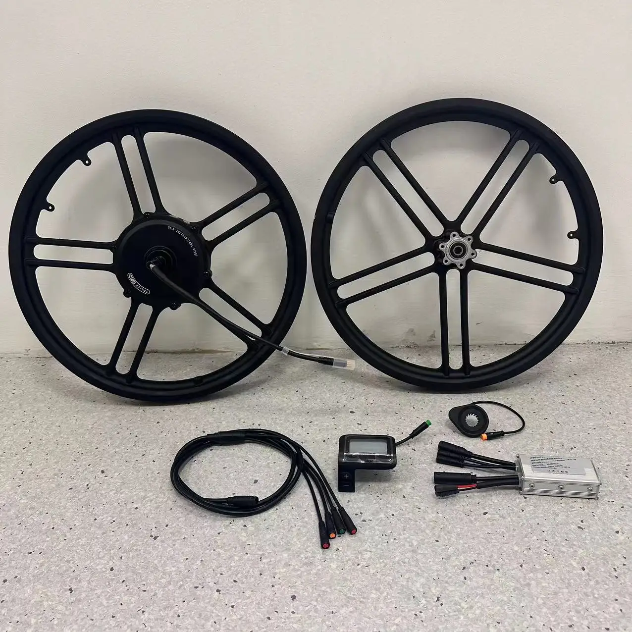 36v 350w Electric Bike Conversion Kit with LCD Display and Lithium Battery Power Supply Rear Engine Bicycle Motor