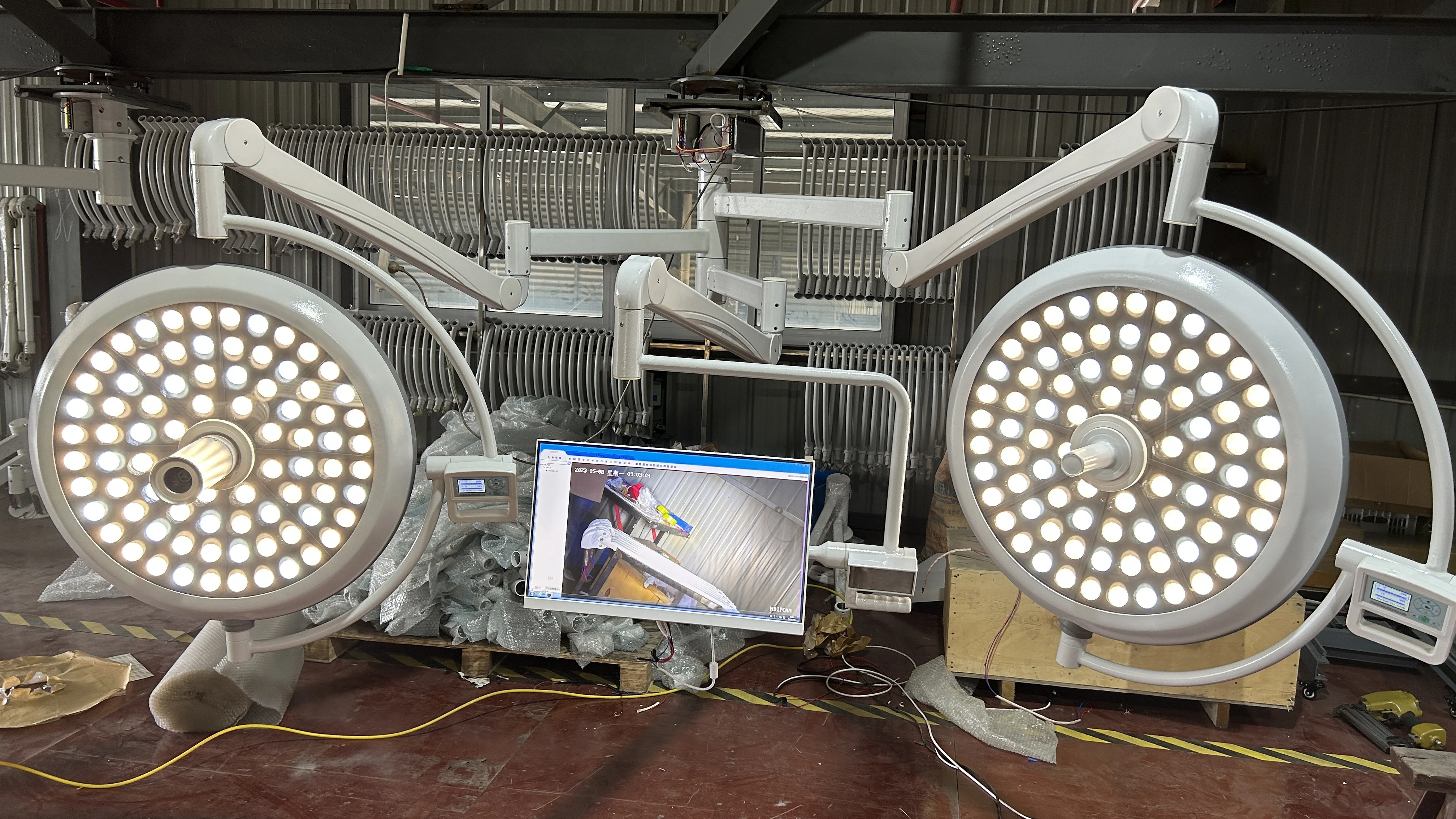 CE ISO Medical  Double Head Led Operating Light Operation Lamp Ceiling Surgery Lamp With Camera Display Screen