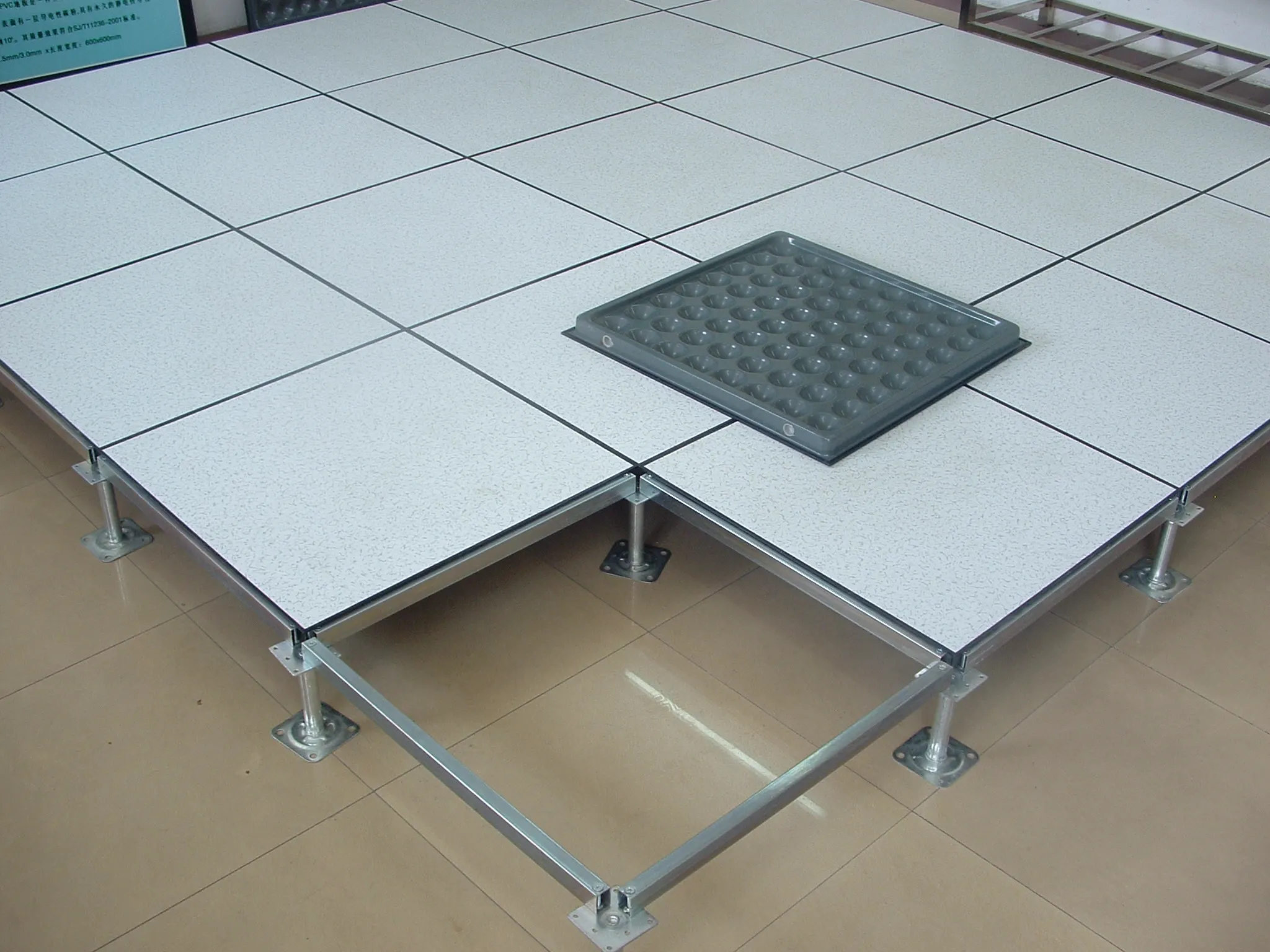 Hot sale all steel anti-static floor raised floor accessories data center raised floor specifications