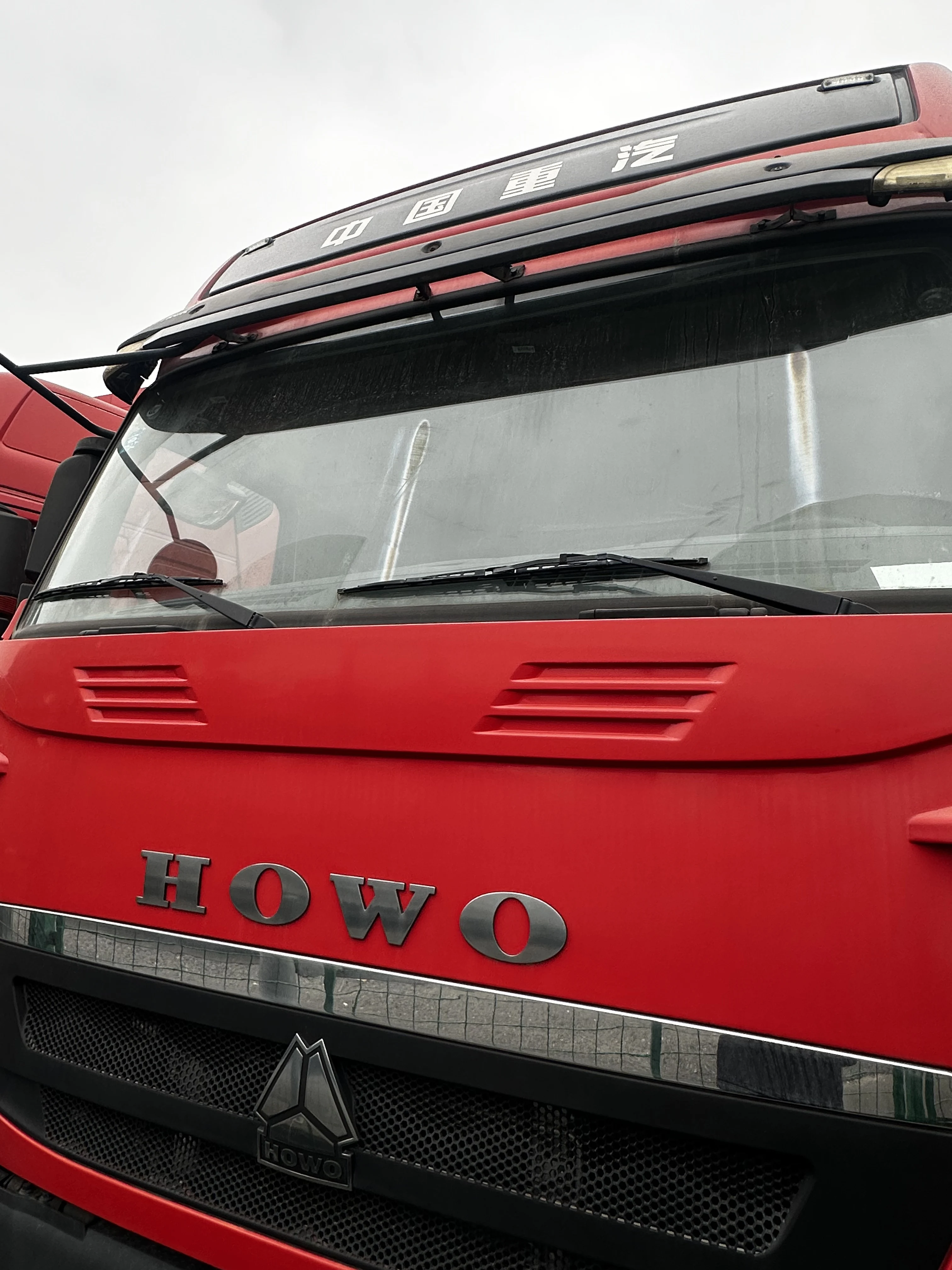 Sinotruk 6x4 Diesel Tractor Truck Weichai Engine Manual Transmission Left Euro 2 Emission Standard