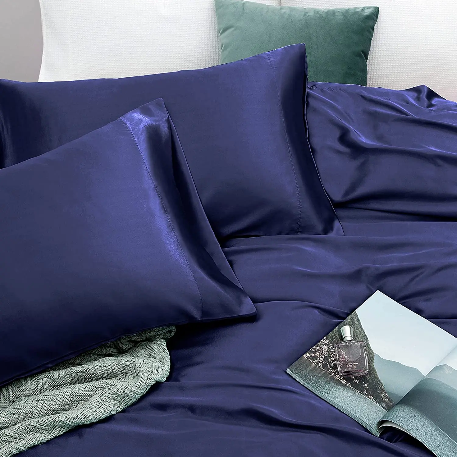 Super Soft Satin Sheets 4-Pieces Luxury Silky Bed Sheets - Extra Soft 1800 Microfiber Sheet Set, Wrinkle, Fade, Stain Resistant