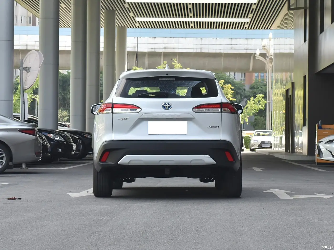 Лидер продаж 2024 Toyot A Rav 4 2 0 t самый продаваемый умный гибридный автомобиль в России