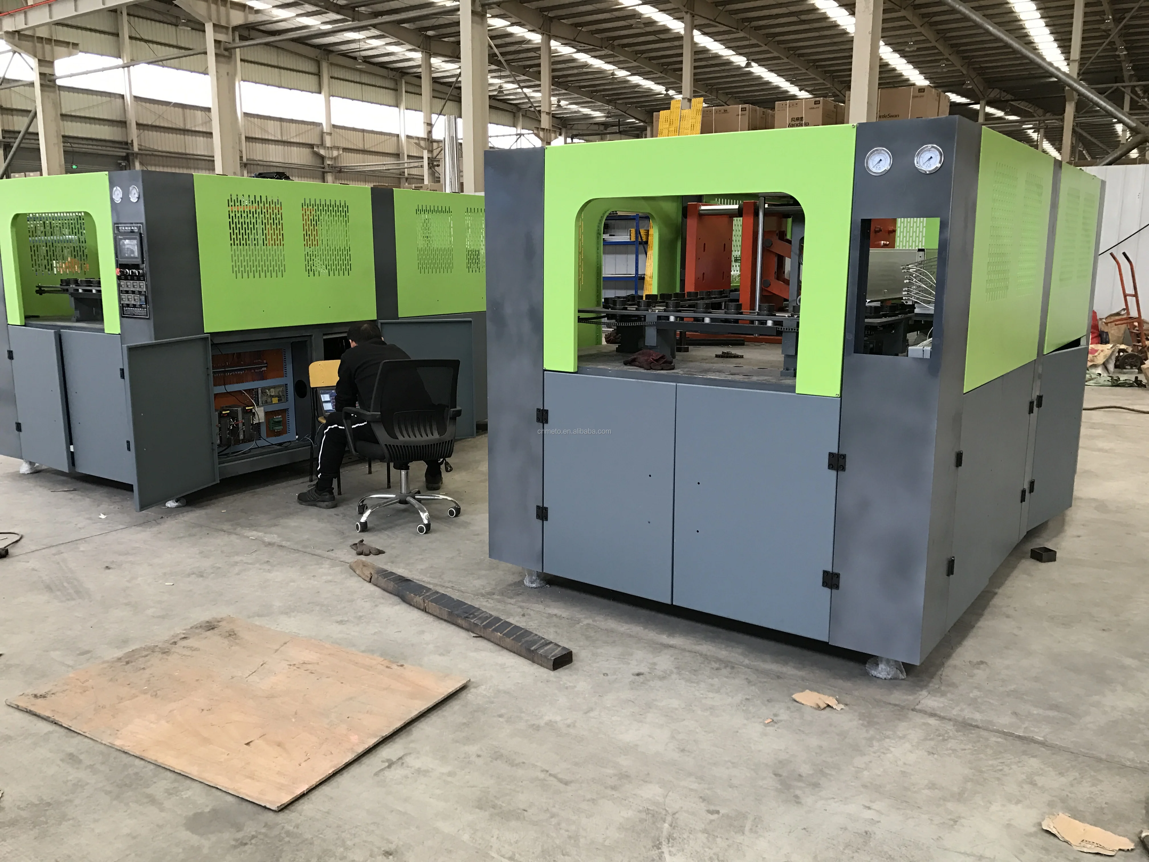 Fully Automatic 2 Cavity 2000 Bph Pet Bottle Blowing Machines For Plastic Bottle Making Machine