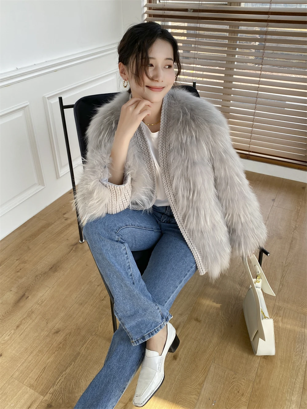 New arrival  plus size fashional  fur strips warm winter white raccoon fur coat for ladies