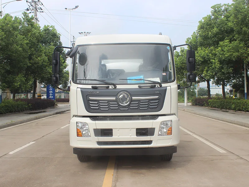 Dongfeng 12.5 cubic meter ordinary liquid transport vehicle