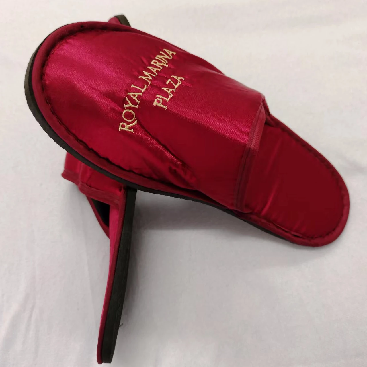 Custom LOGO red wedding bridesmaid slippers wedding essential bridal slippers satin robe matching sandals