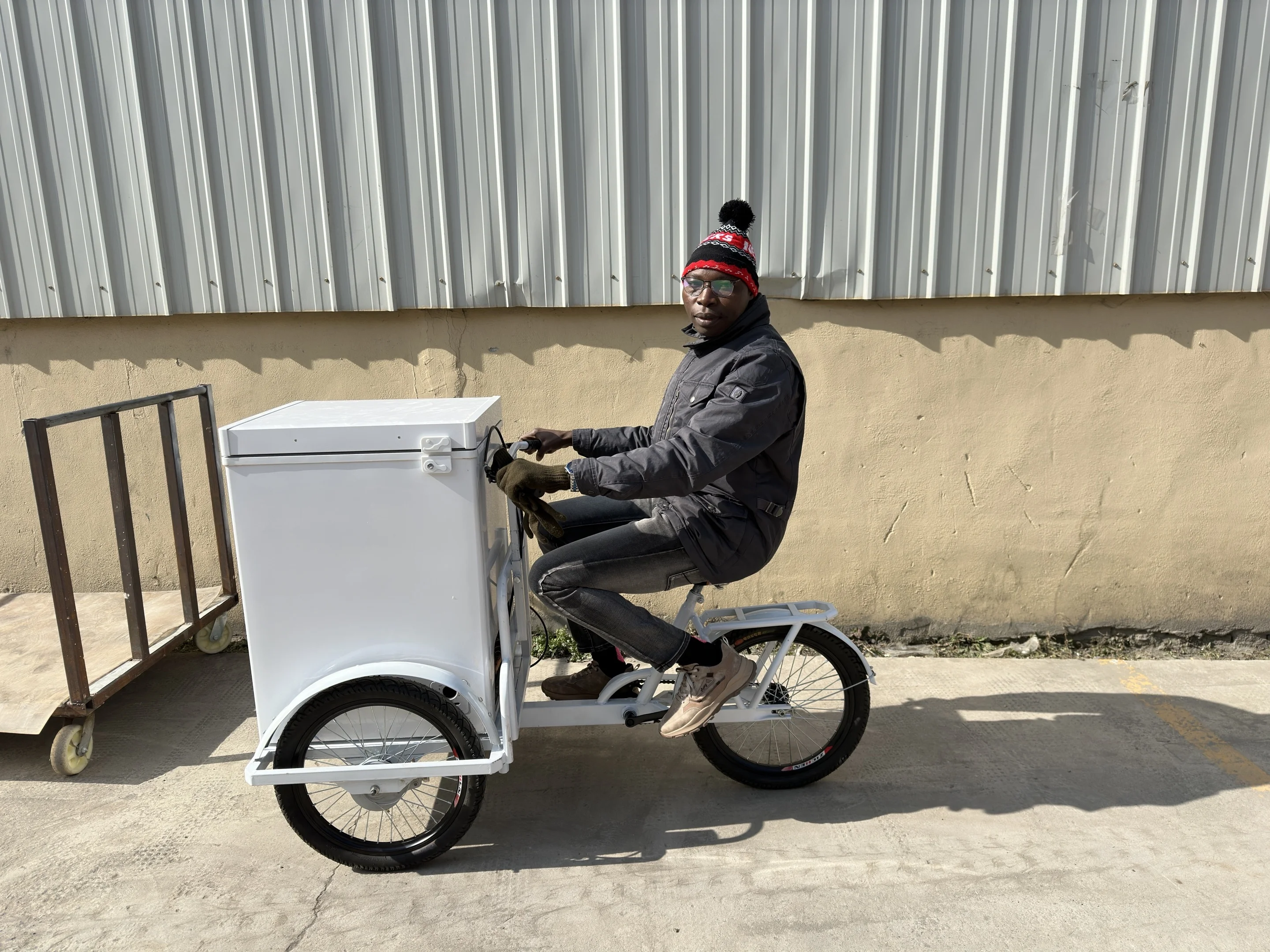 battery build-in Ice cream tricycle 68 Liters freezer with solar power system ice cream cart  ice-lolly bike