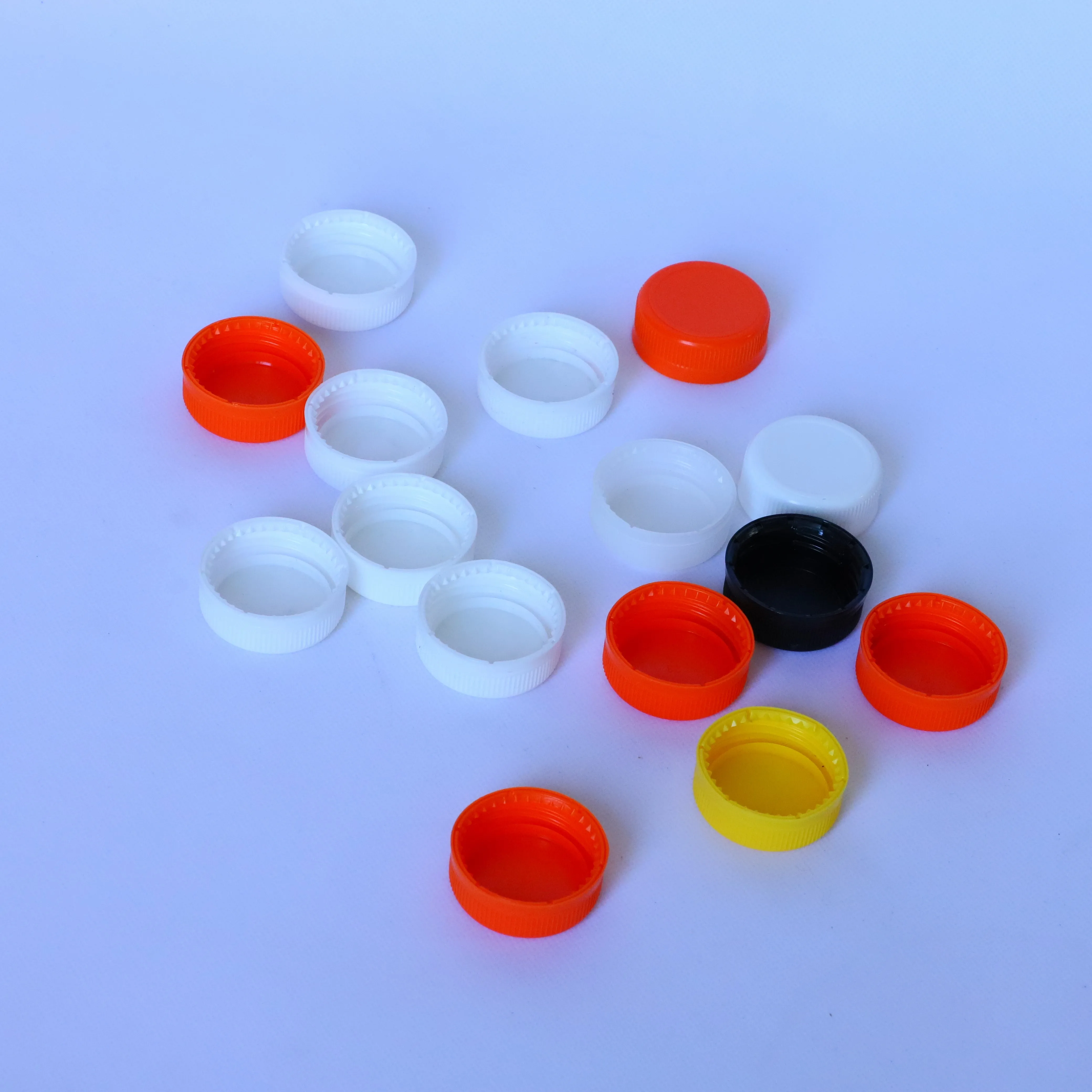 Factory Price 1 Liter Plastic Bottles 30g 32g Water Bottles Containers Tube 38mm 3 Start PET Plastic Bottle Preform With Lids
