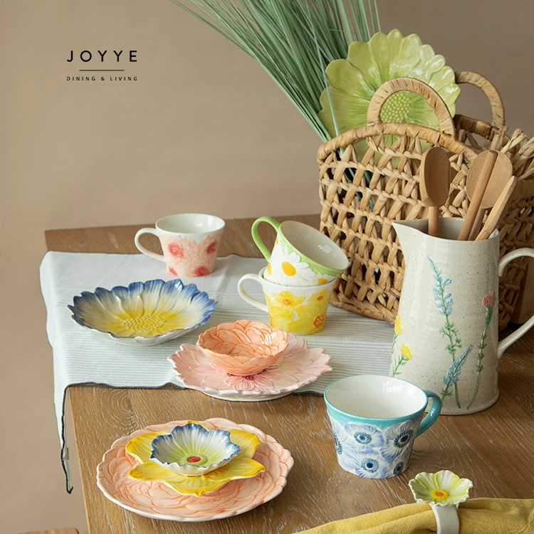 Joyye Hand Painted Embossed Flower Pattern Cup Set Custom Ceramic Stoneware Mike Coffee Mugs for Free Sample