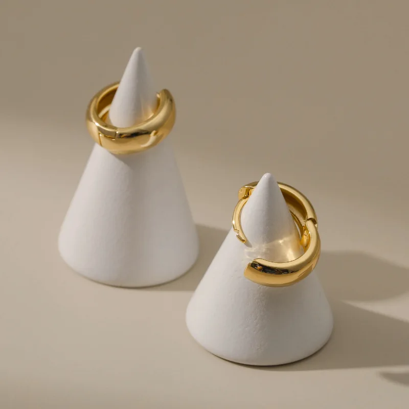 Minimalist Hypoallergenic Fashion Earrings Brass 18K Gold Hoop Earrings Clio on Custom Earrings Women Girls